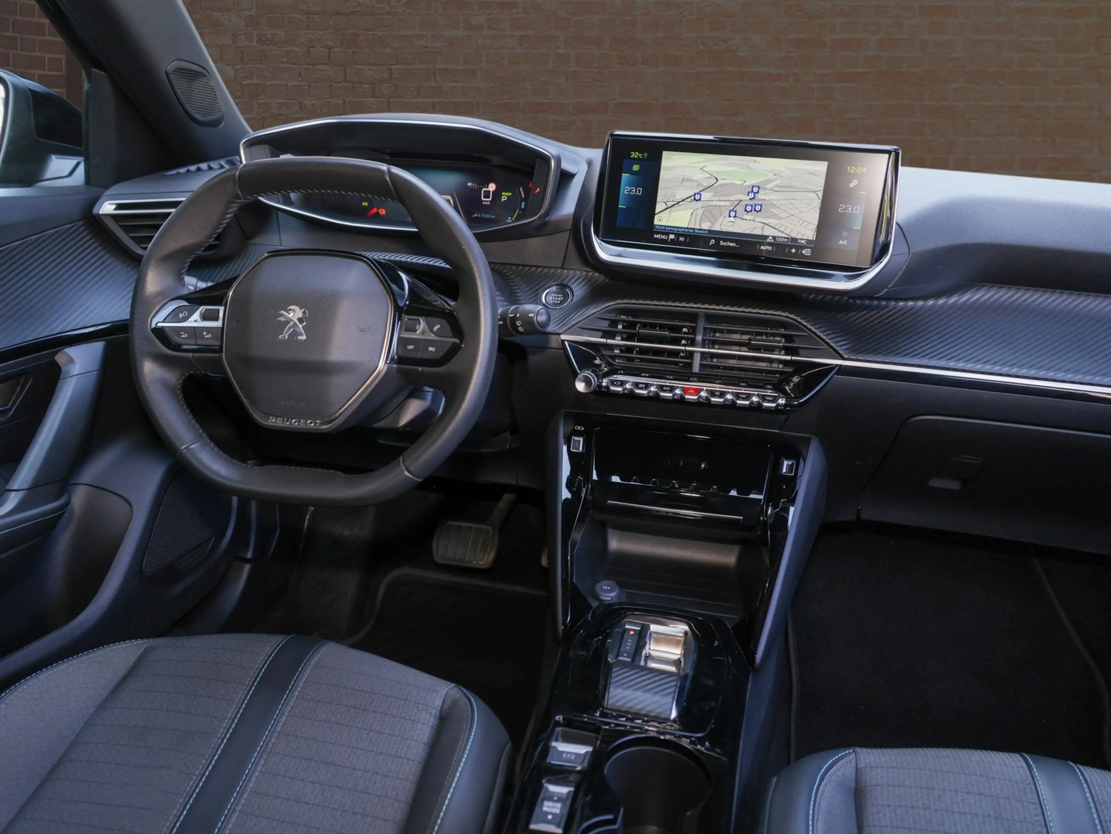 Peugeot e-2008 Allure Pack — photo 10