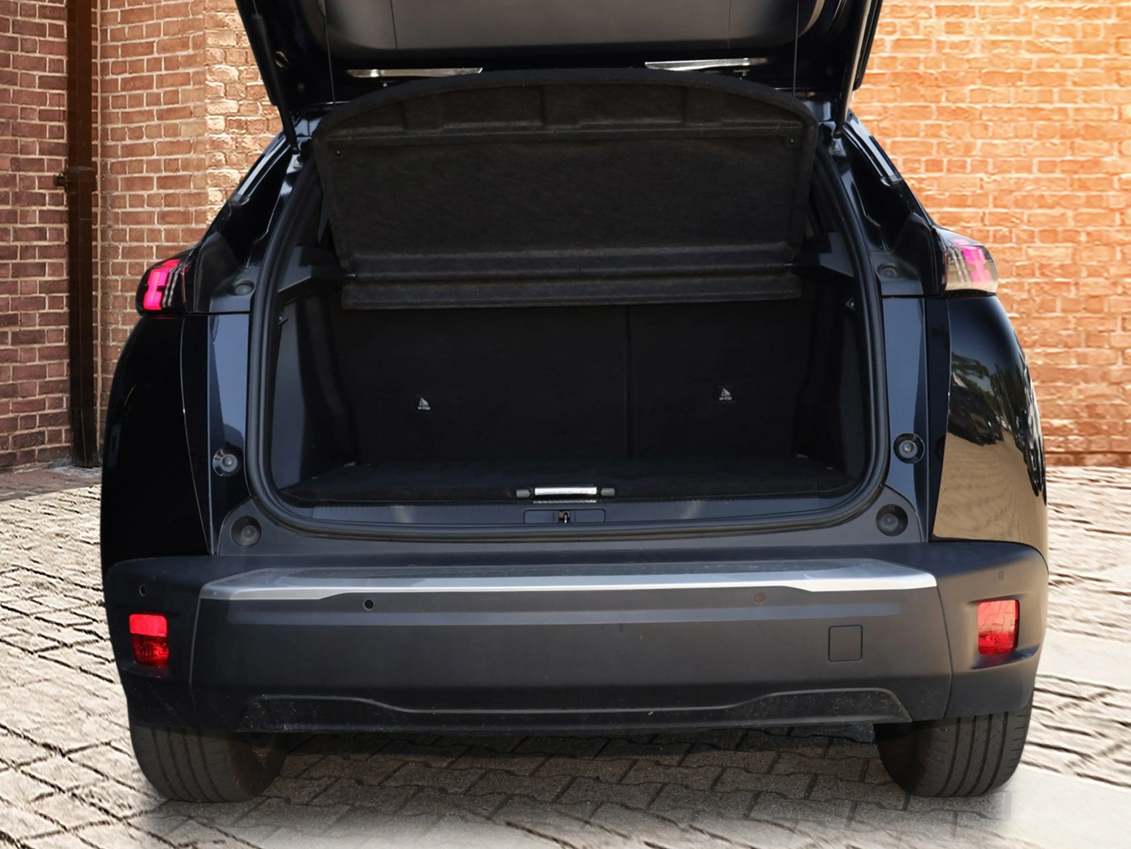 Peugeot e-2008 Allure Pack — photo 5