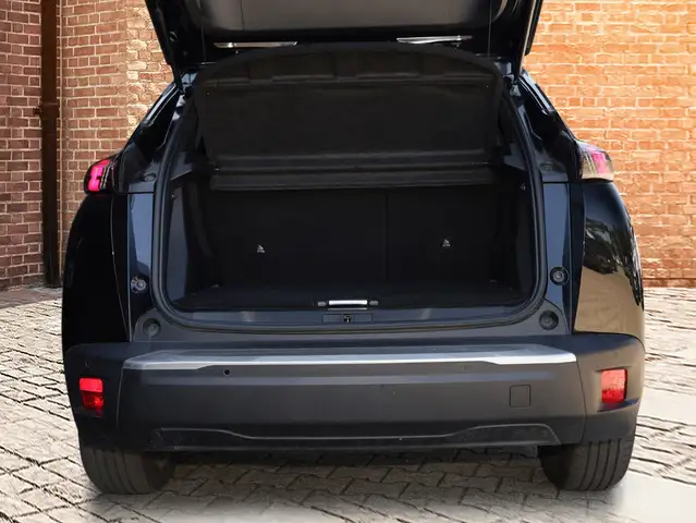 Peugeot E-2008 view 5