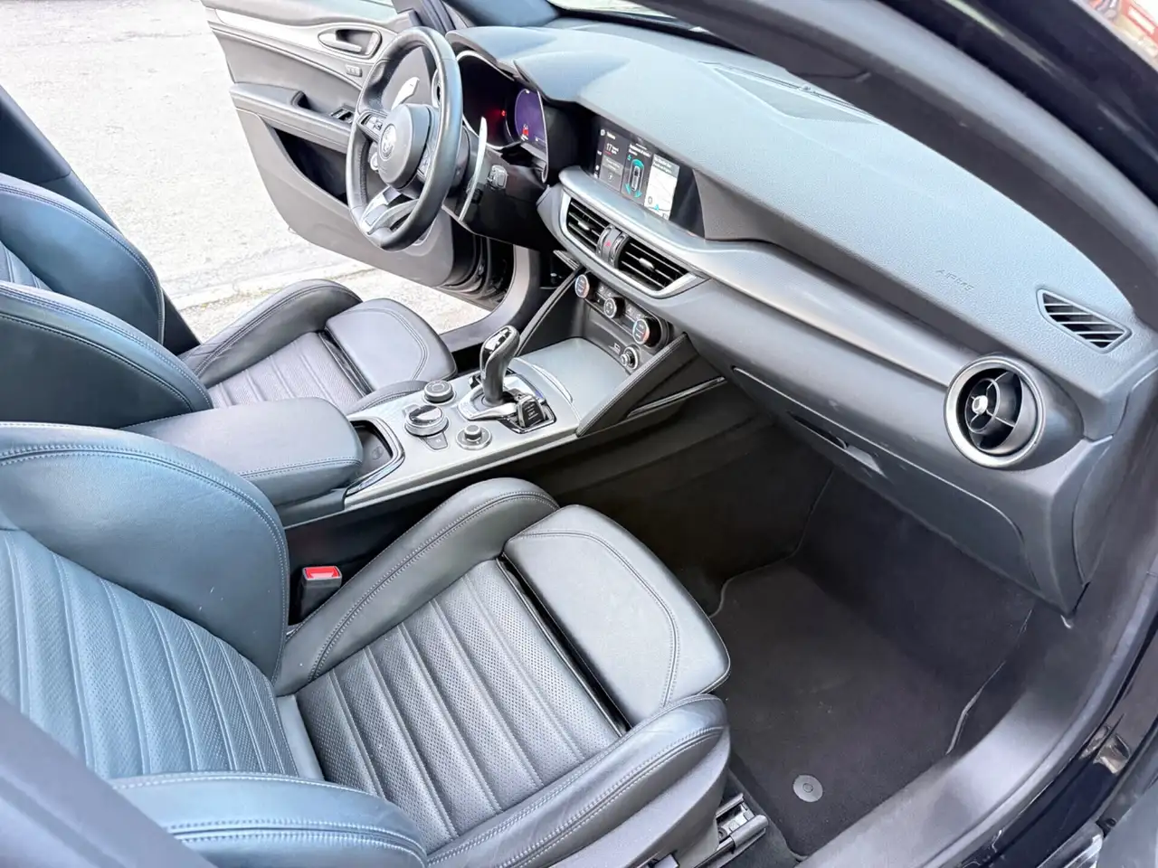 Alfa Romeo Stelvio 2024 — фото 11