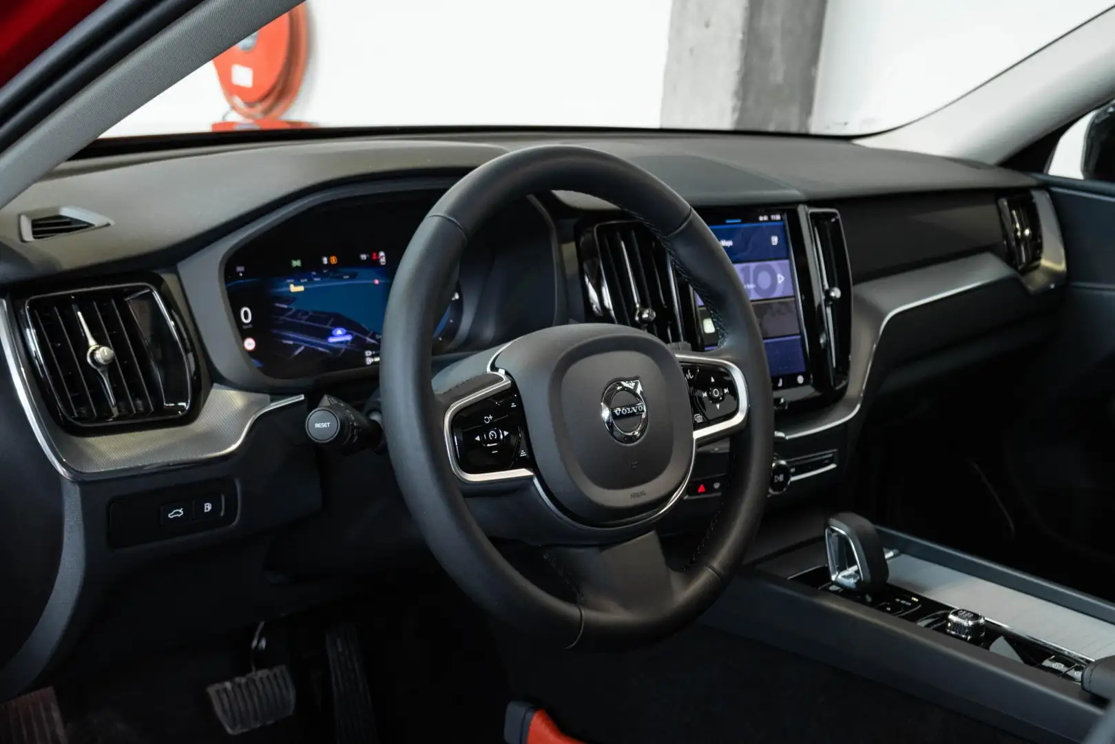 Volvo XC60 T6 Plug-in hybrid AWD Plus Dark | Trekhaak | Verwa Rot - 2