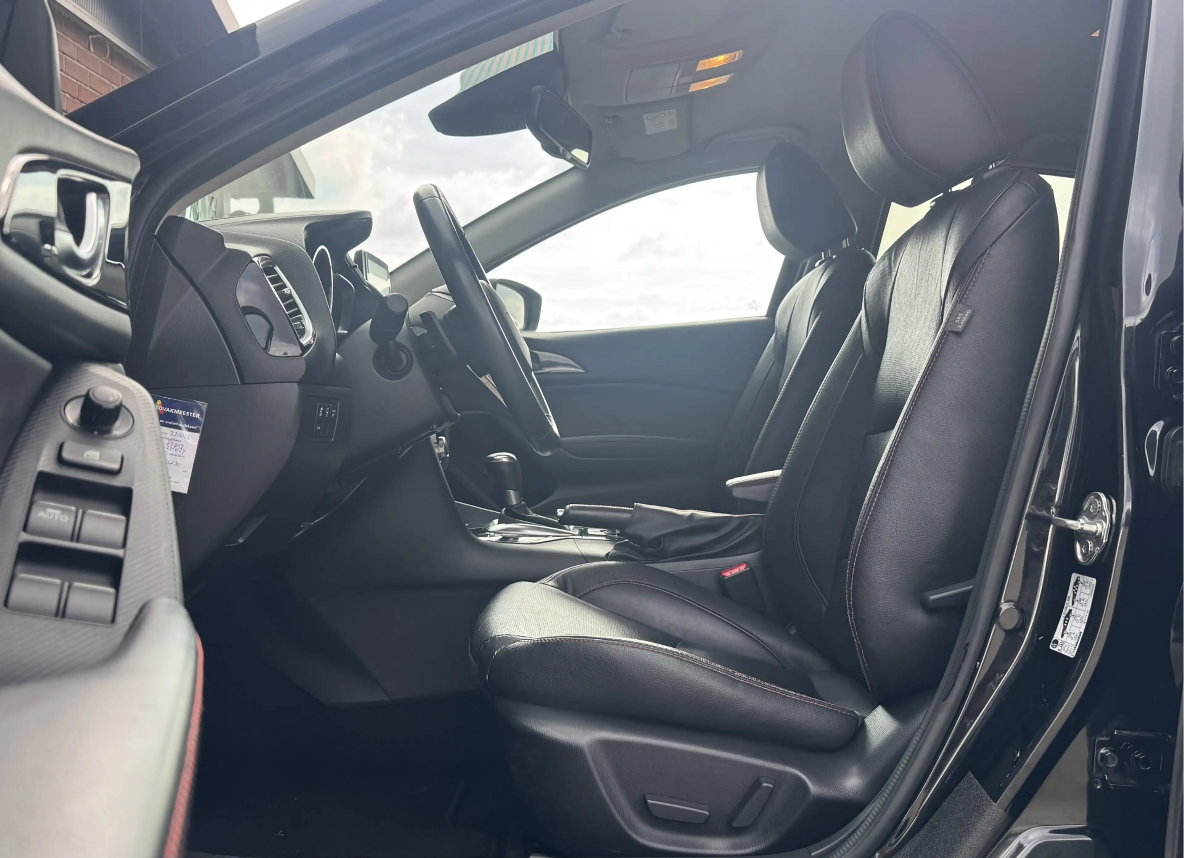 Mazda 3 2.0 GT-M | NL-AUTO! | LEDER! | NAVI! | TREKHAAK! — photo 29