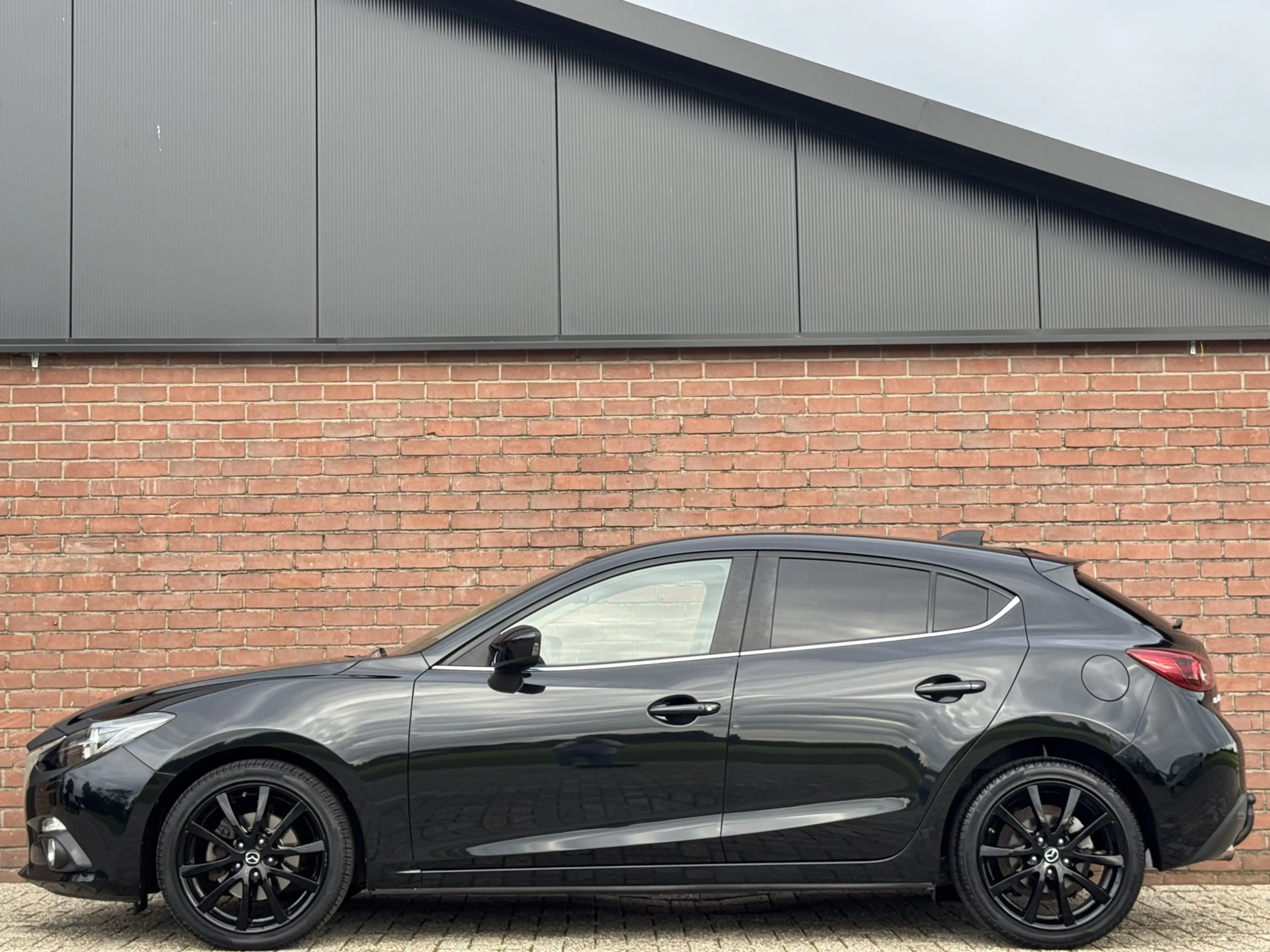 Mazda 3 2.0 GT-M | NL-AUTO! | LEDER! | NAVI! | TREKHAAK! — photo 3