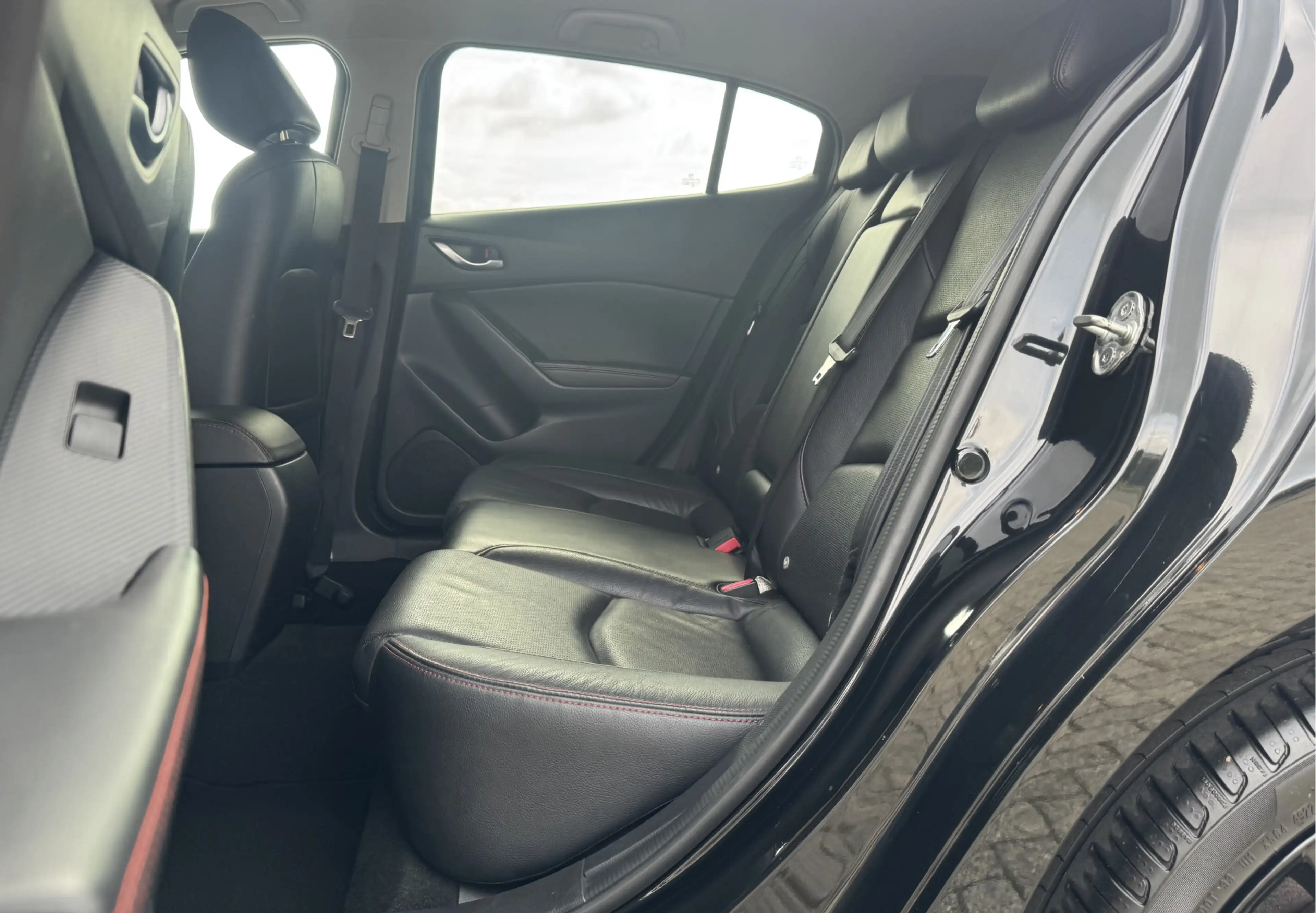 Mazda 3 2.0 GT-M | NL-AUTO! | LEDER! | NAVI! | TREKHAAK! — photo 31