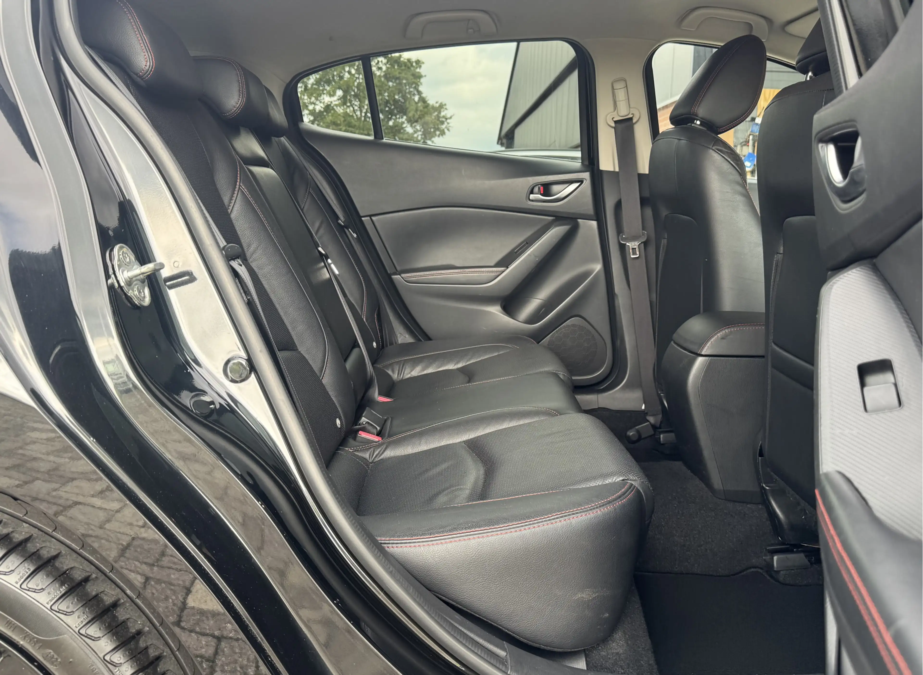 Mazda 3 2.0 GT-M | NL-AUTO! | LEDER! | NAVI! | TREKHAAK! — photo 33