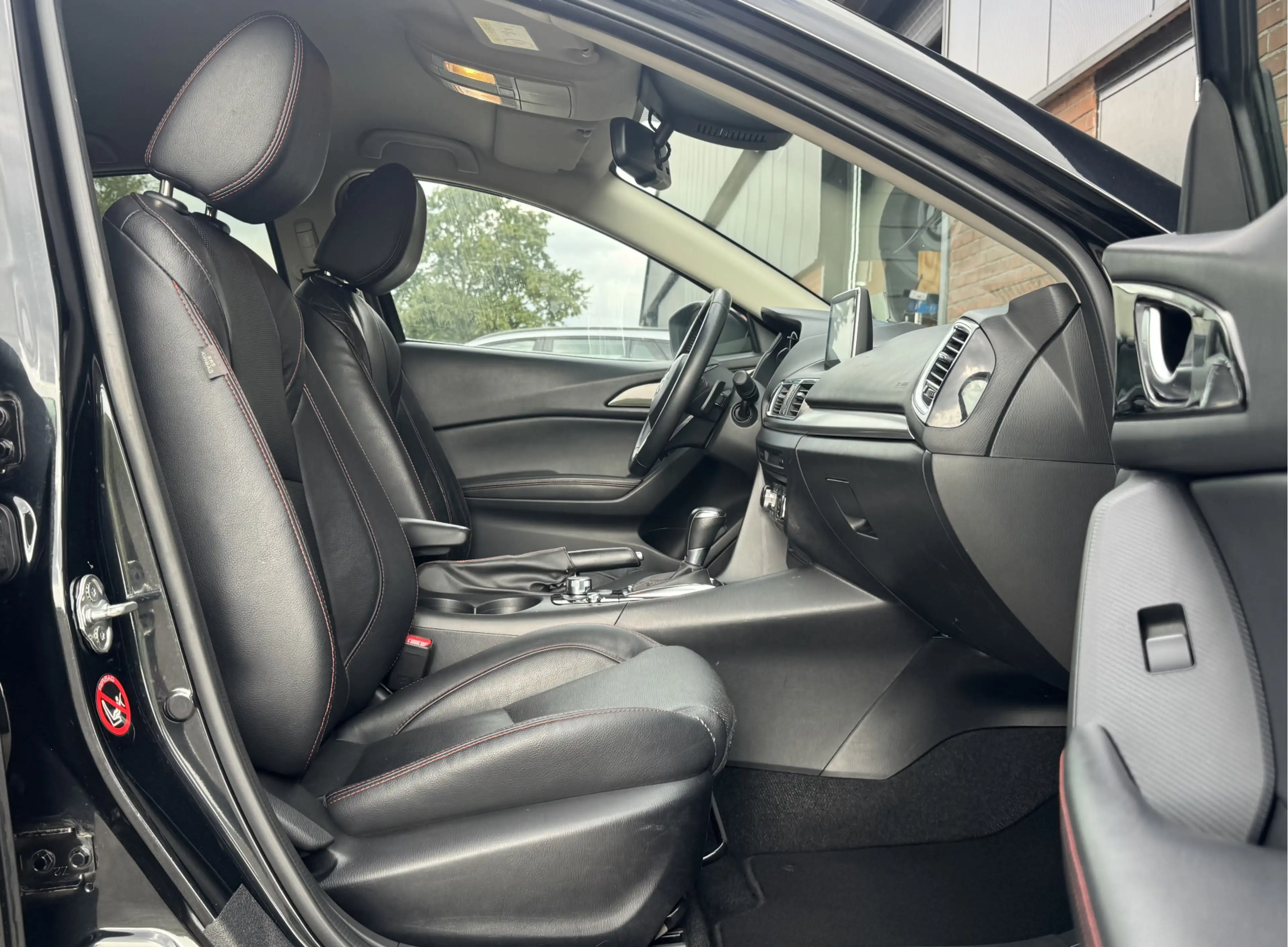 Mazda 3 2.0 GT-M | NL-AUTO! | LEDER! | NAVI! | TREKHAAK! — photo 32