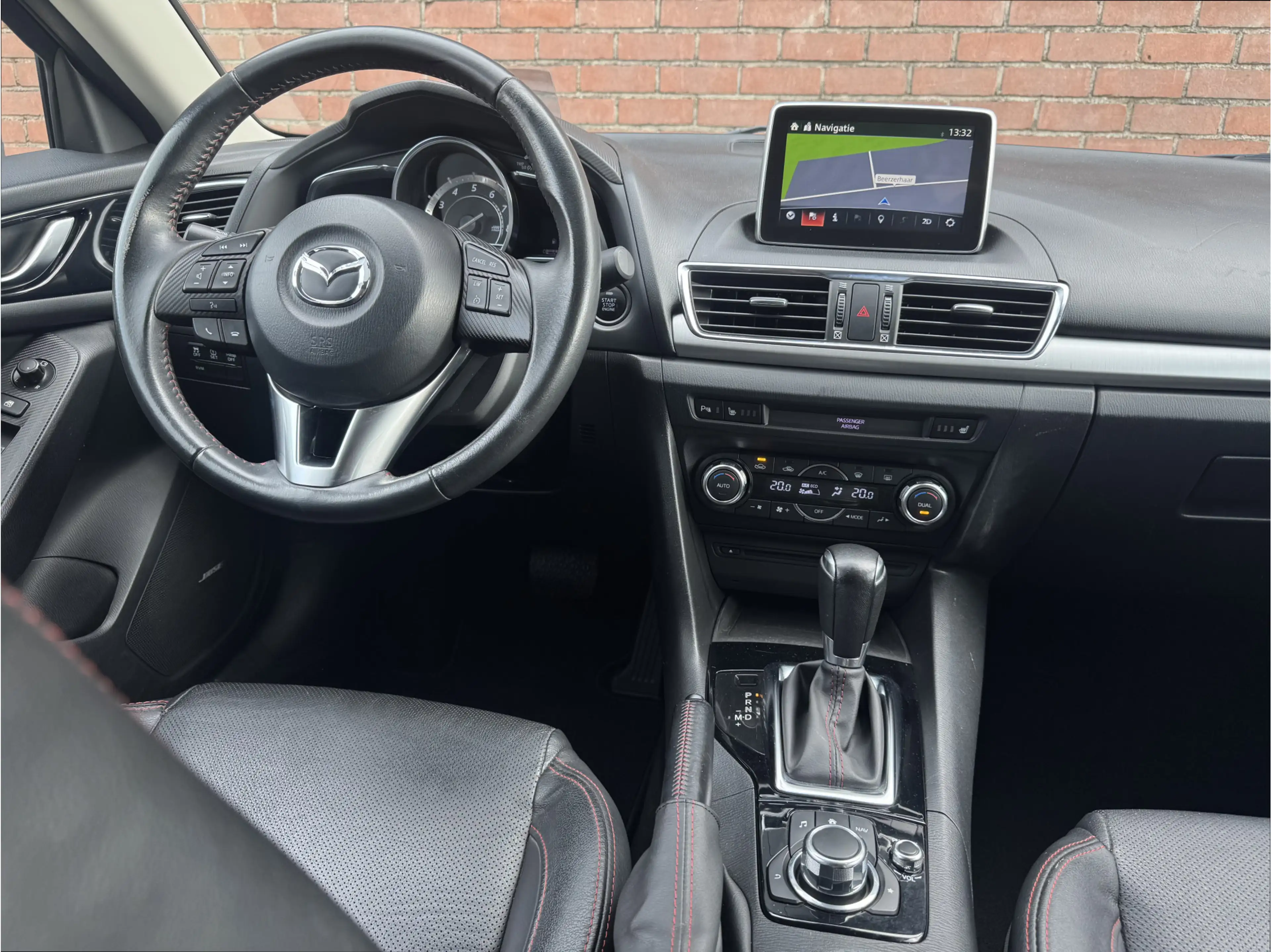 Mazda 3 2.0 GT-M | NL-AUTO! | LEDER! | NAVI! | TREKHAAK! — photo 12