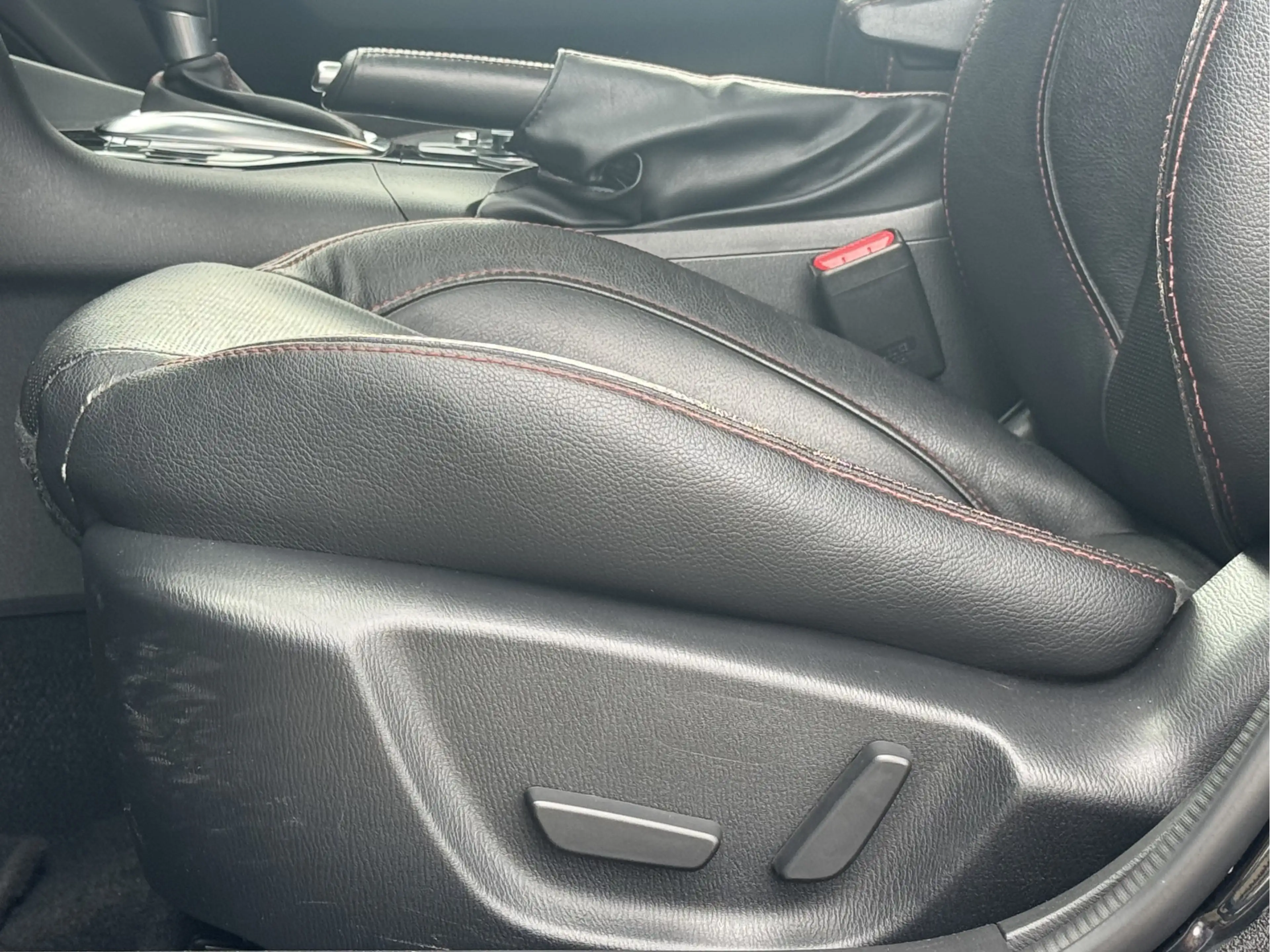 Mazda 3 2.0 GT-M | NL-AUTO! | LEDER! | NAVI! | TREKHAAK! — photo 30