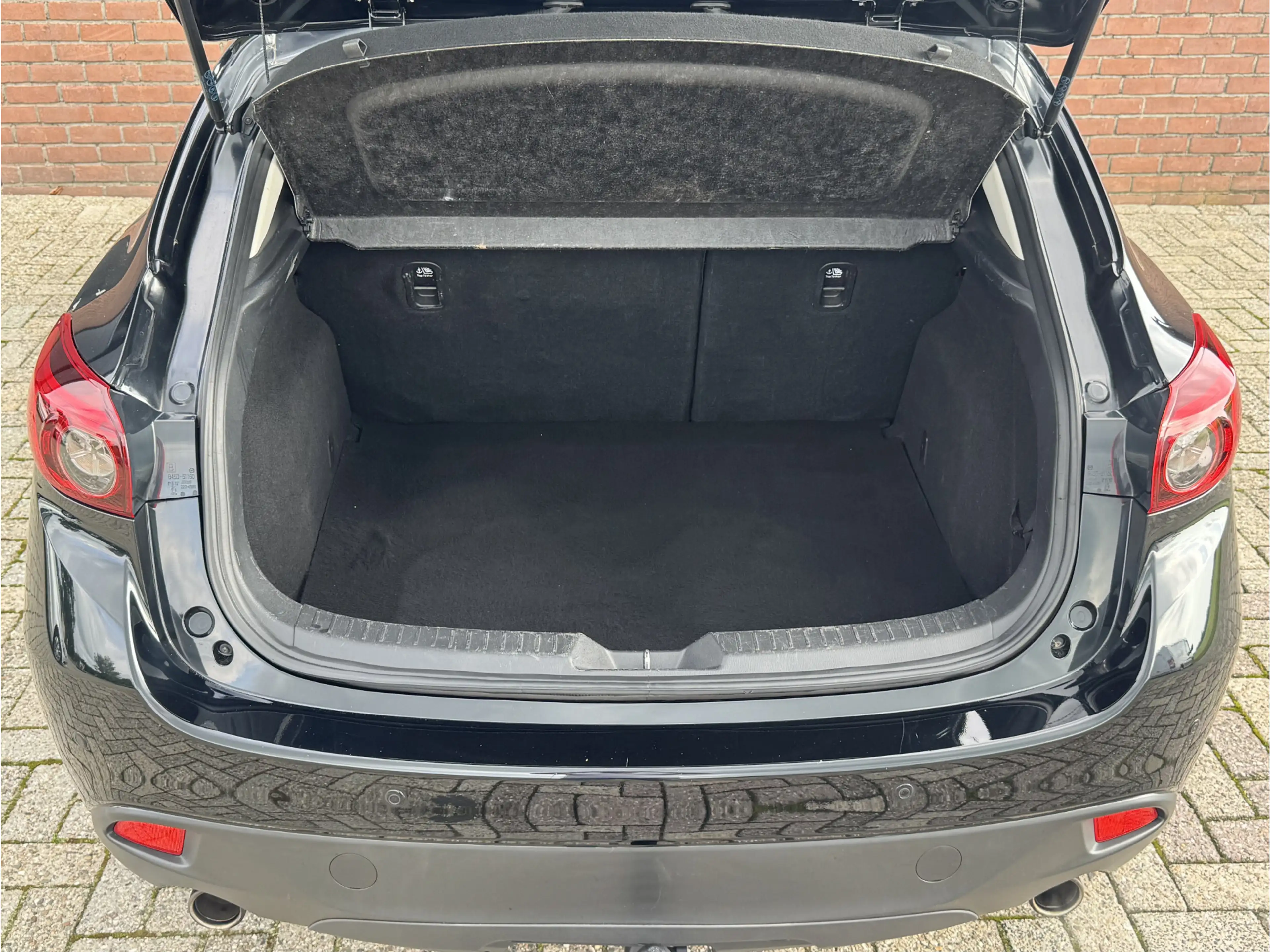 Mazda 3 2.0 GT-M | NL-AUTO! | LEDER! | NAVI! | TREKHAAK! — photo 34