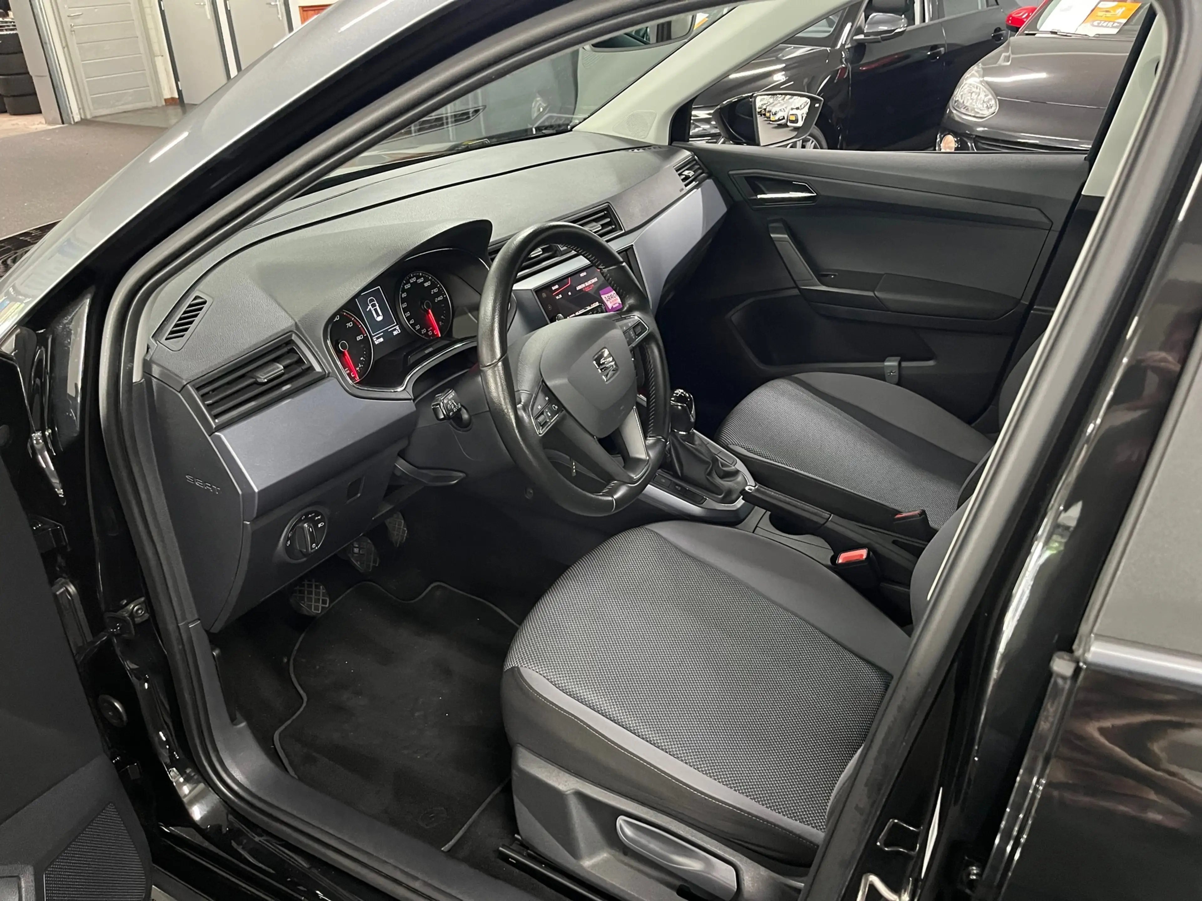 SEAT Arona 1.0 TSI Xcellence Launch Edition / Navi /Apple Car — photo 10