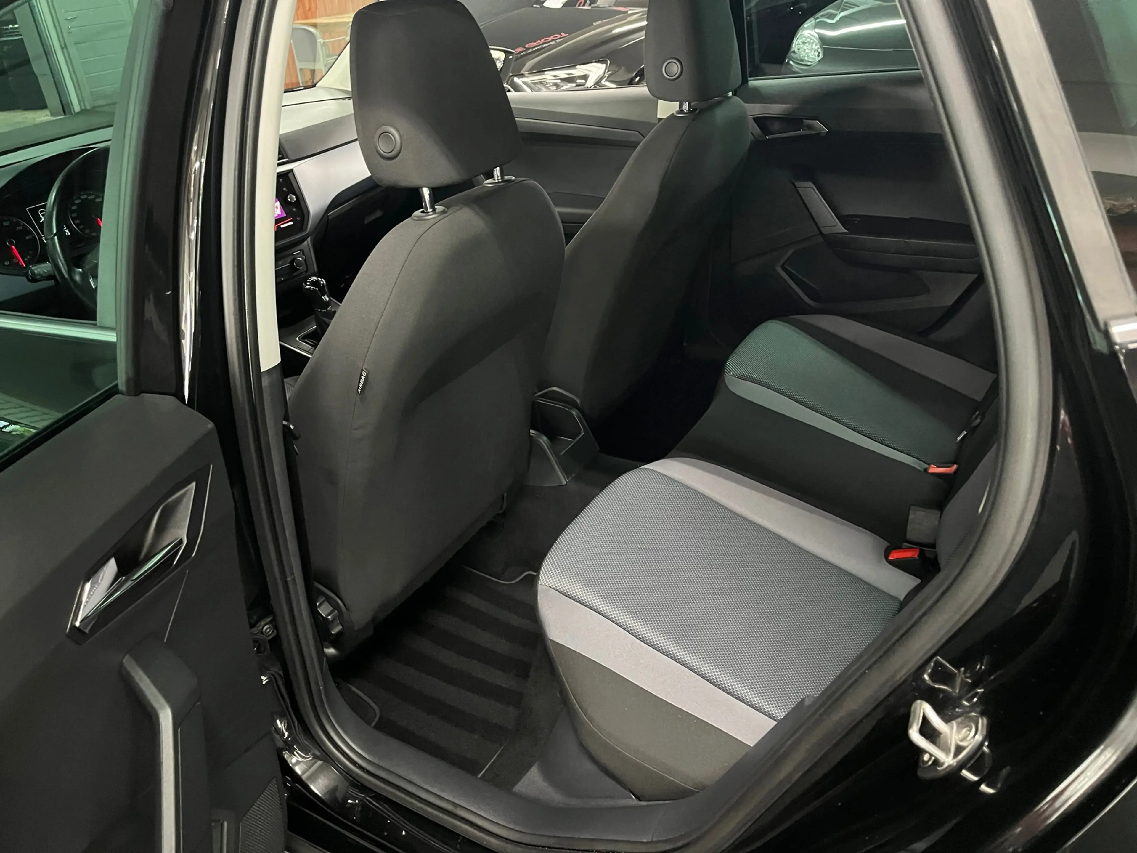 SEAT Arona 1.0 TSI Xcellence Launch Edition / Navi /Apple Car — photo 11