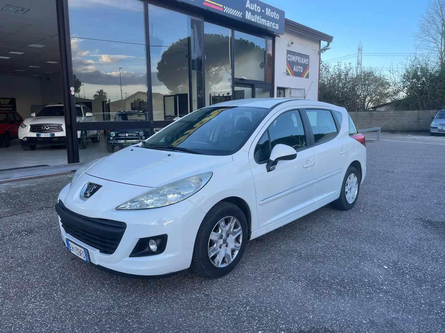 Peugeot 207 207 SW SW 1.4 8v Energie eco-Gpl 75cv NEOPATENTATI Bianco - 1