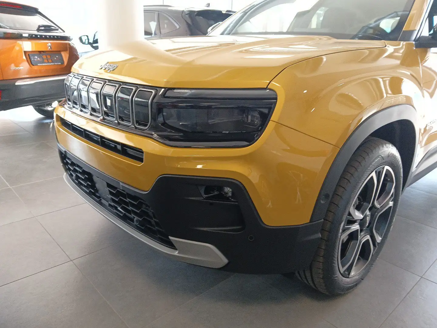 Jeep Avenger 1.2 Turbo MHEV Summit con Pack Winter Jaune - 2