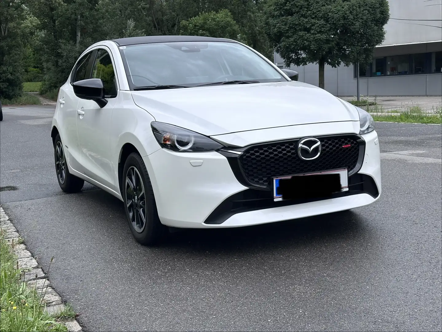 Mazda 2 1.5 e-SKYACTIV-G 90 M Hybrid Homura Aka - 1