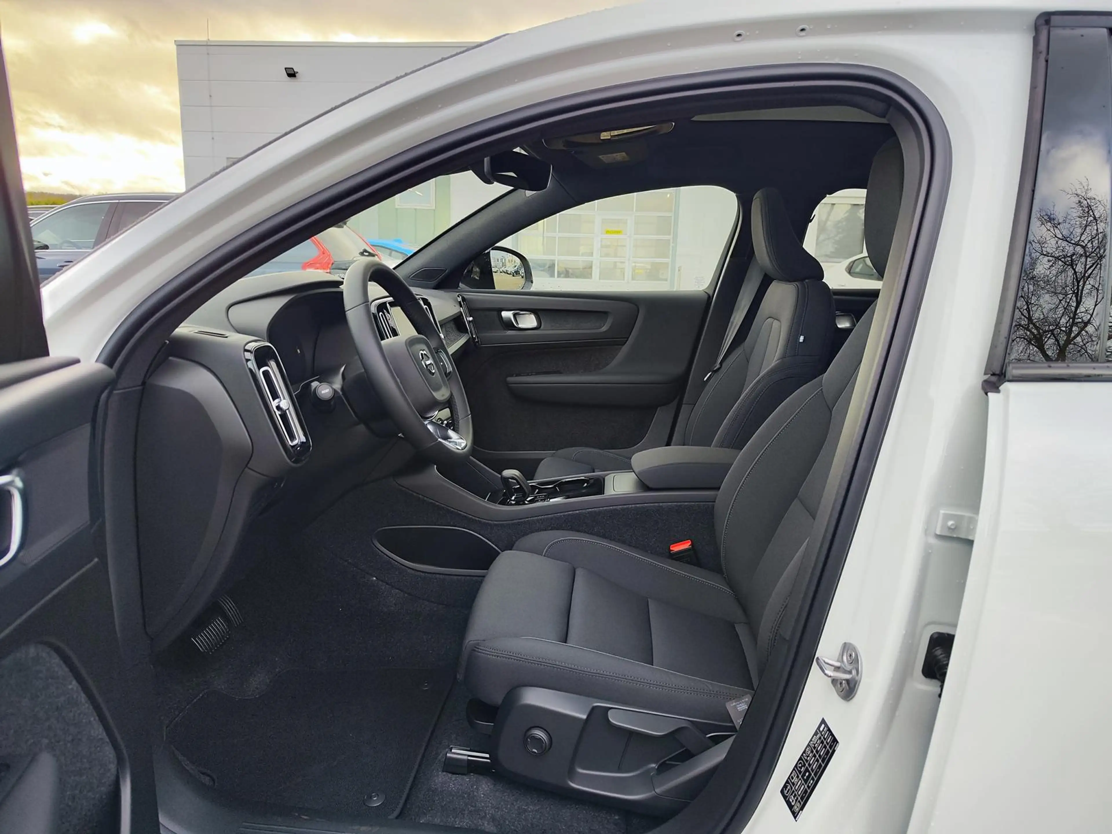 Volvo C40 EC40 Twin Motor AWD Plus LHZ SHZ WÄPU — photo 14