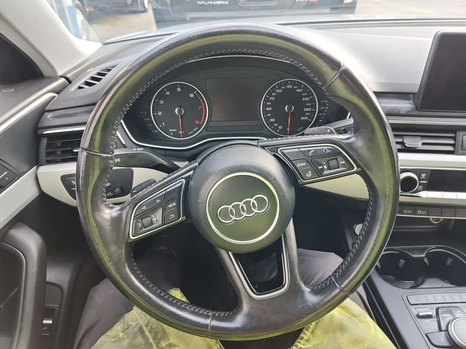 2017 Audi A4 4dr Sdn Auto Komfort quattro thumb 13