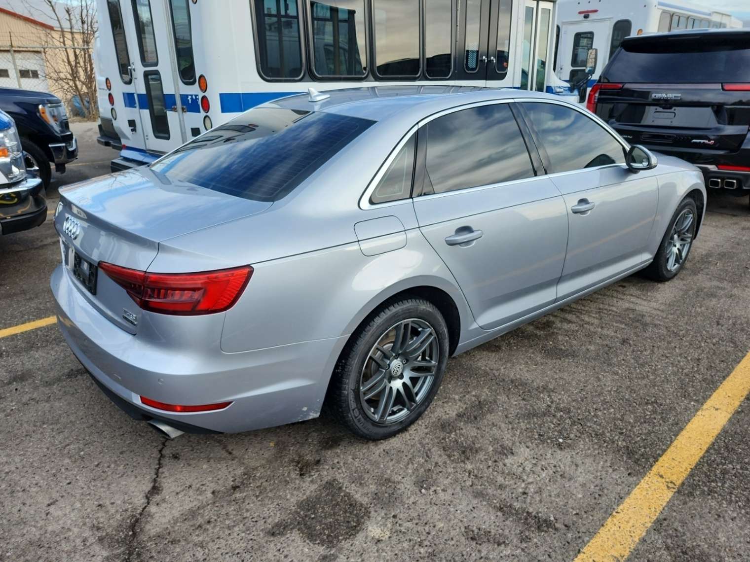2017 Audi A4 4dr Sdn Auto Komfort quattro thumb 12