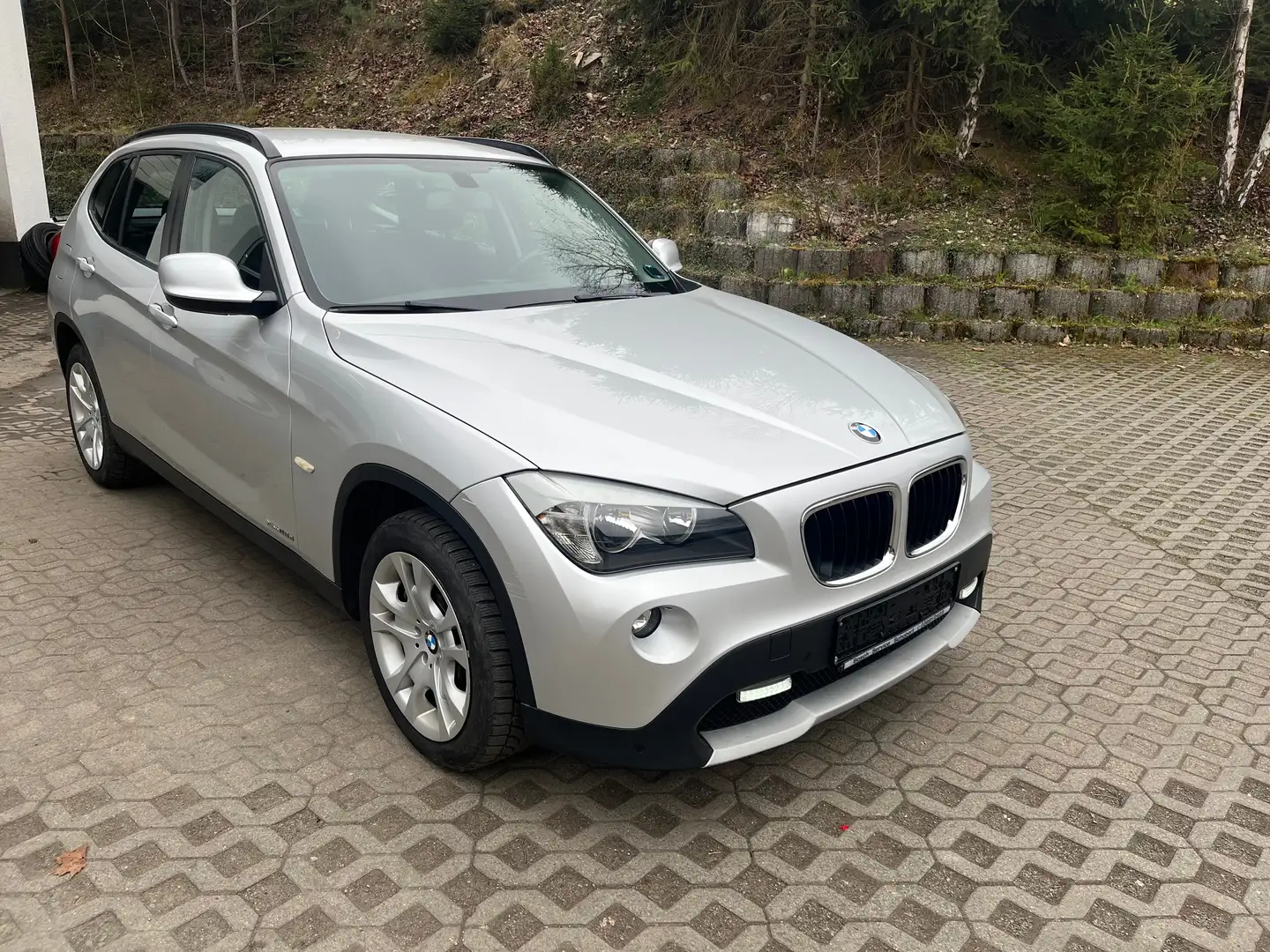 BMW X1 18 d xDrive,Standheizung,Navi Grau - 1