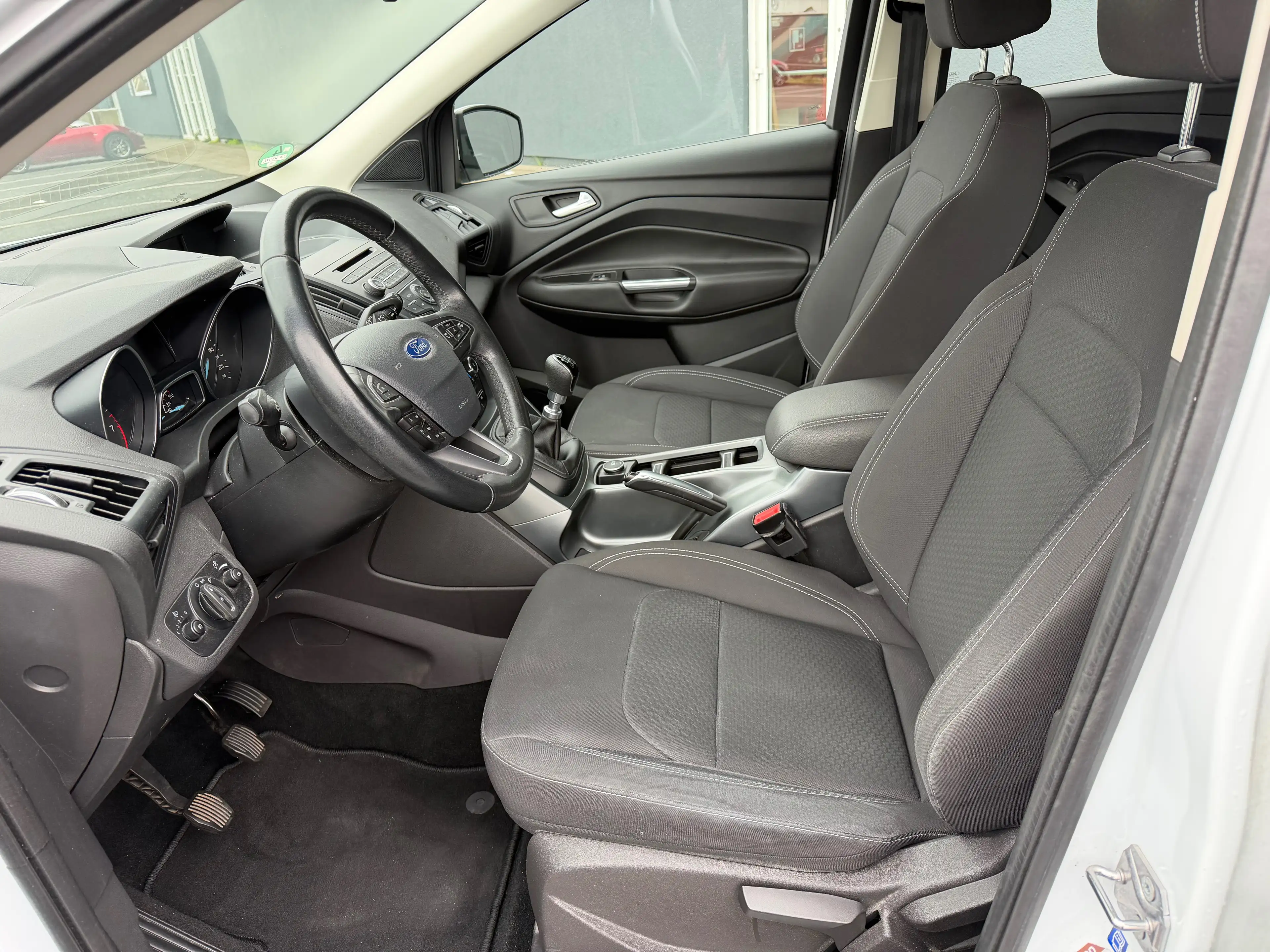 Ford Kuga Trend — photo 11