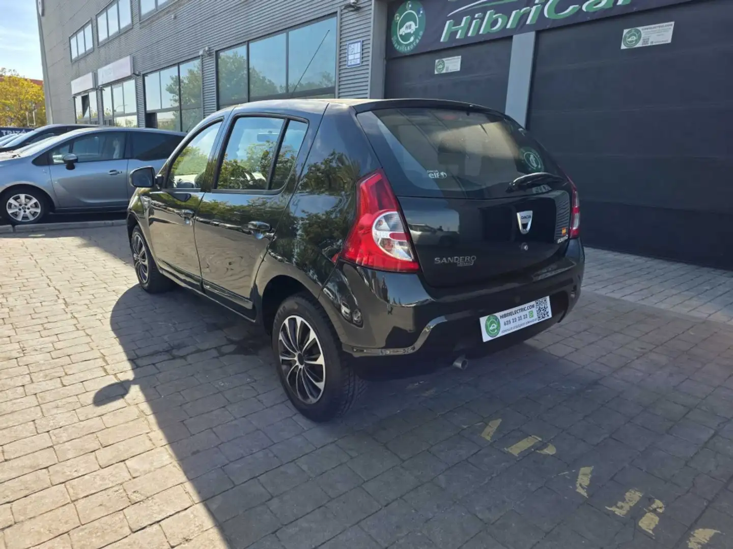 Dacia Sandero 1.2 GLP Laureate Negro - 2