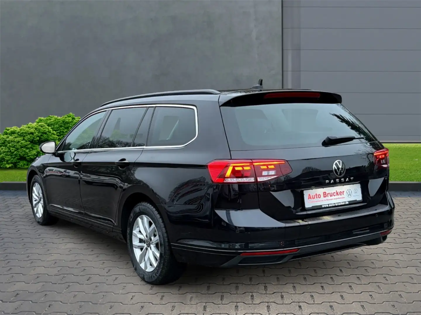 Volkswagen Passat Variant 1.5 TSI+PDC+AHK+Tempomat Negru - 2