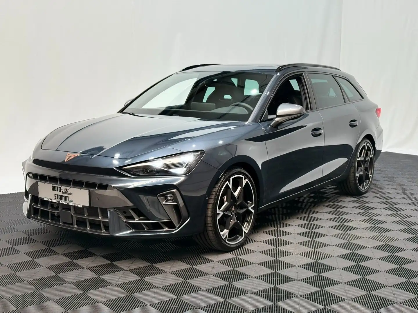 CUPRA Leon ST VZ 2.0 TSI DSG 4Drive AHK Pano Grau - 2