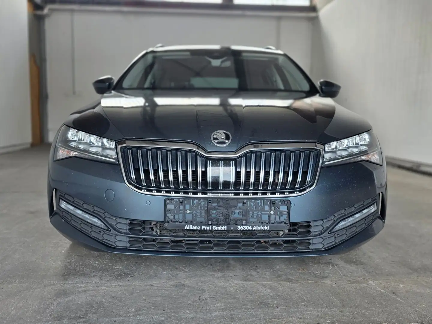Skoda Superb Kombi Ambit*Kamera*Carplay*ACC*3-Zonen* Šedá - 2