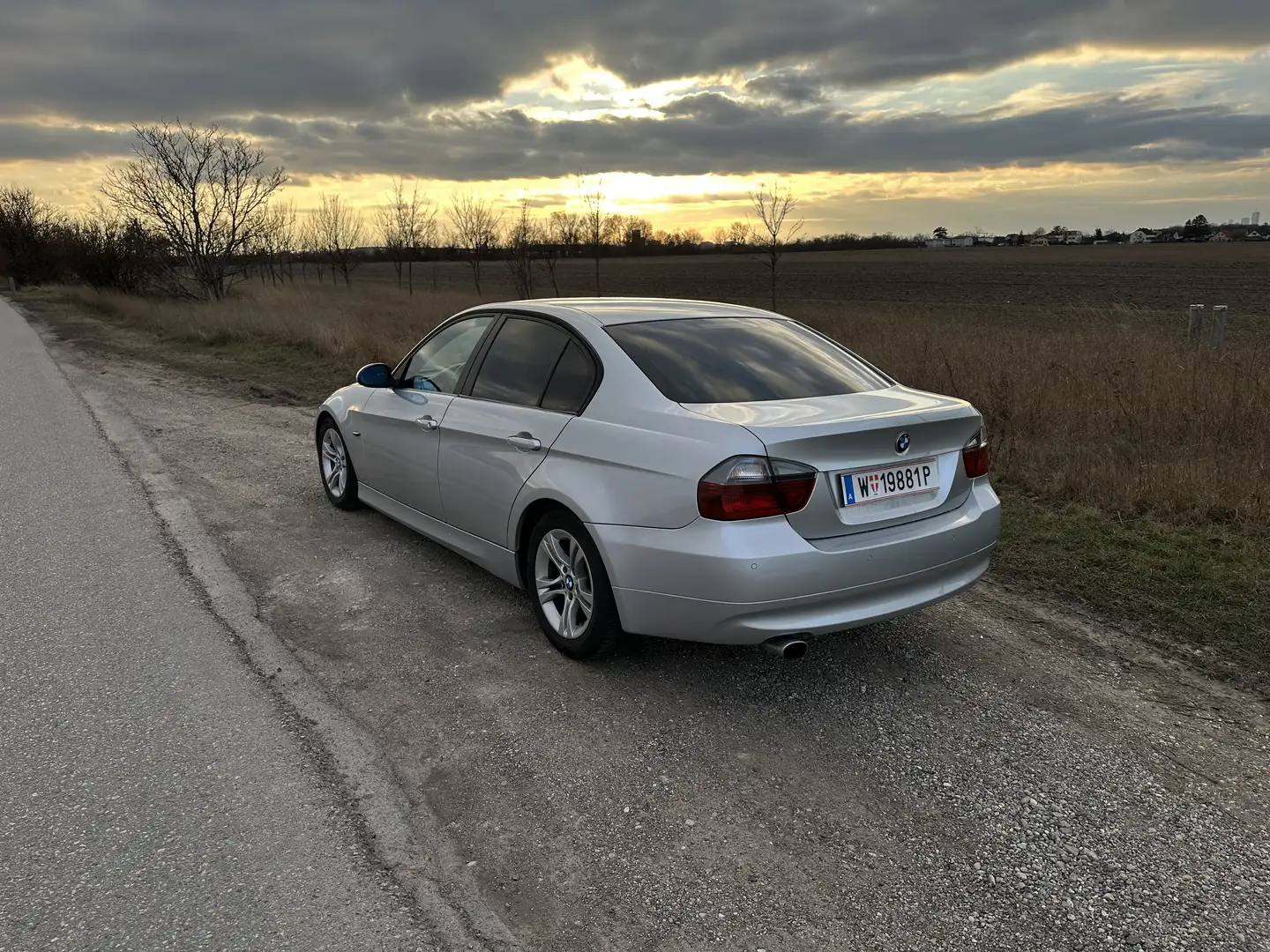 BMW 320 320i - 1