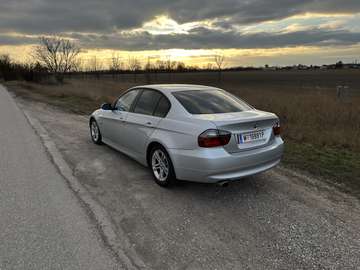 320i