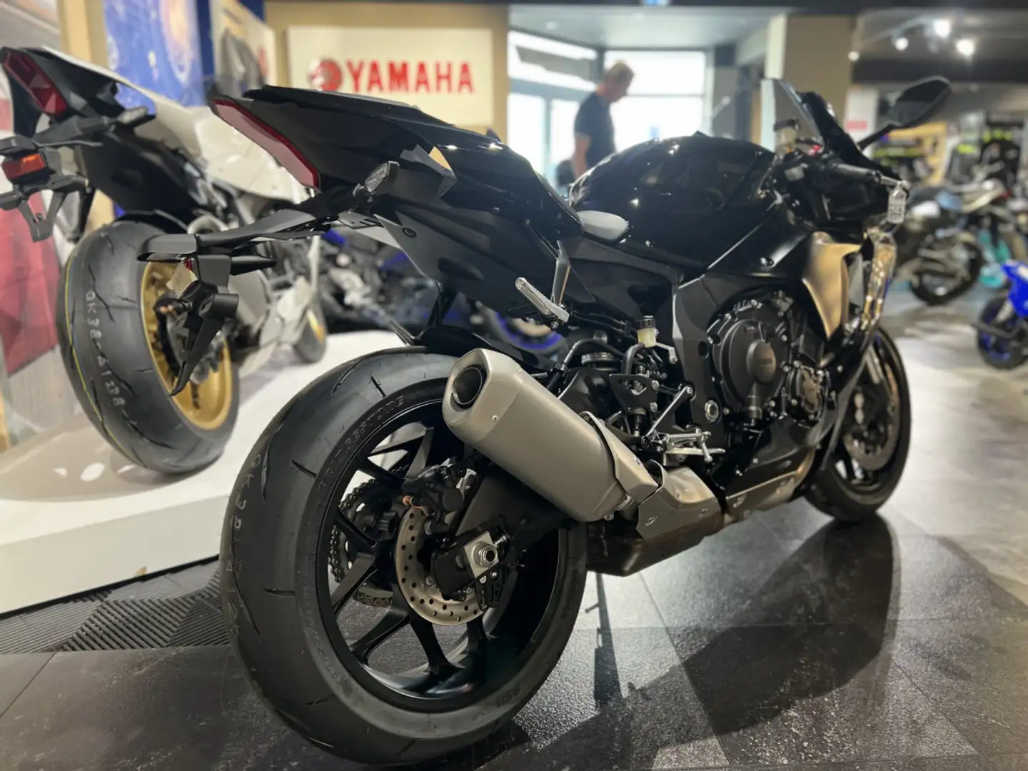 Yamaha YZF-R1 Negro - 2
