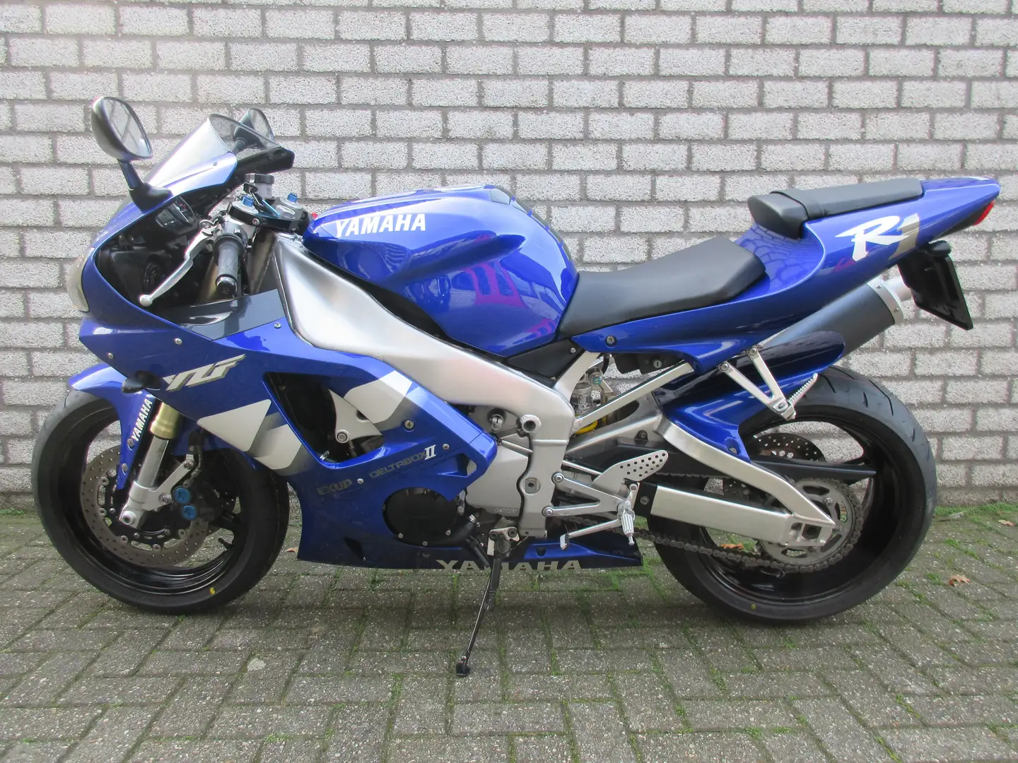 Yamaha YZF-R1 Blau - 2