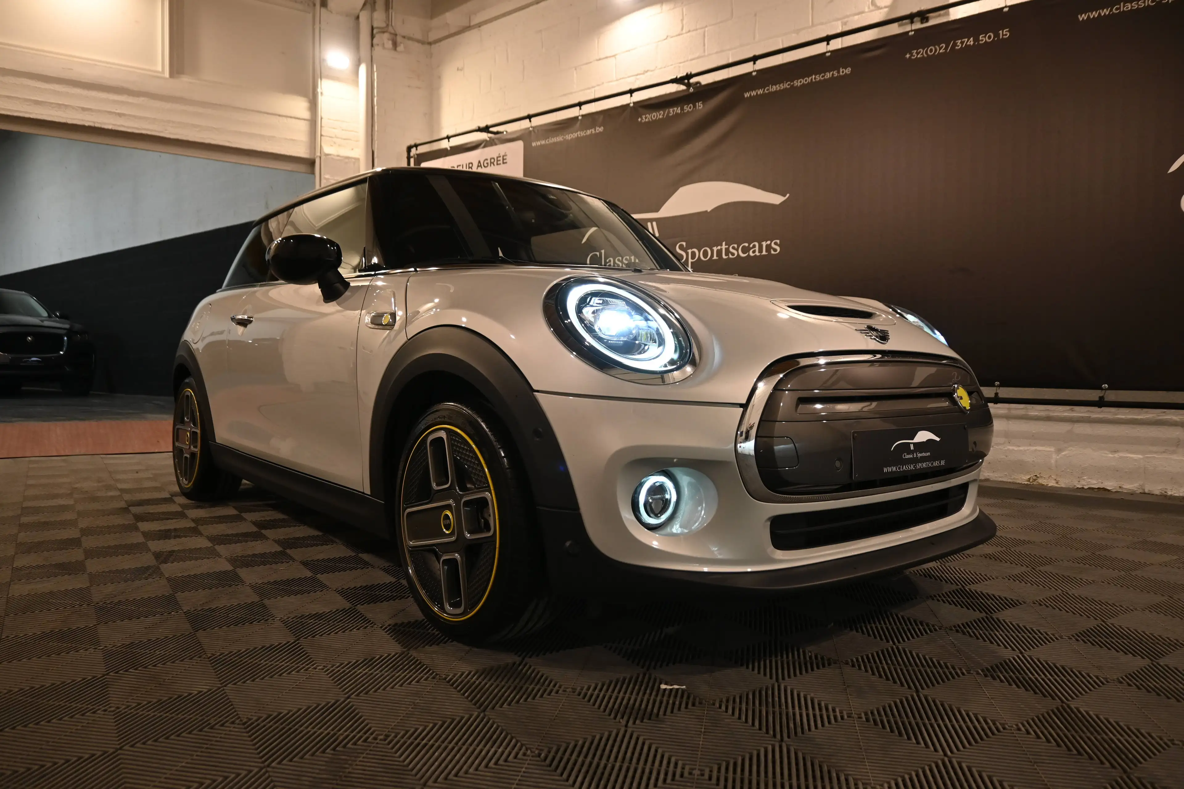 MINI Cooper SE e-Mini 28.9 kWh Cooper SE XL / CAMERA / HEAD UP / CARPLAY / ANDROID / LEDS / GPS NAVI / FULL OPTIONS !! — photo 2