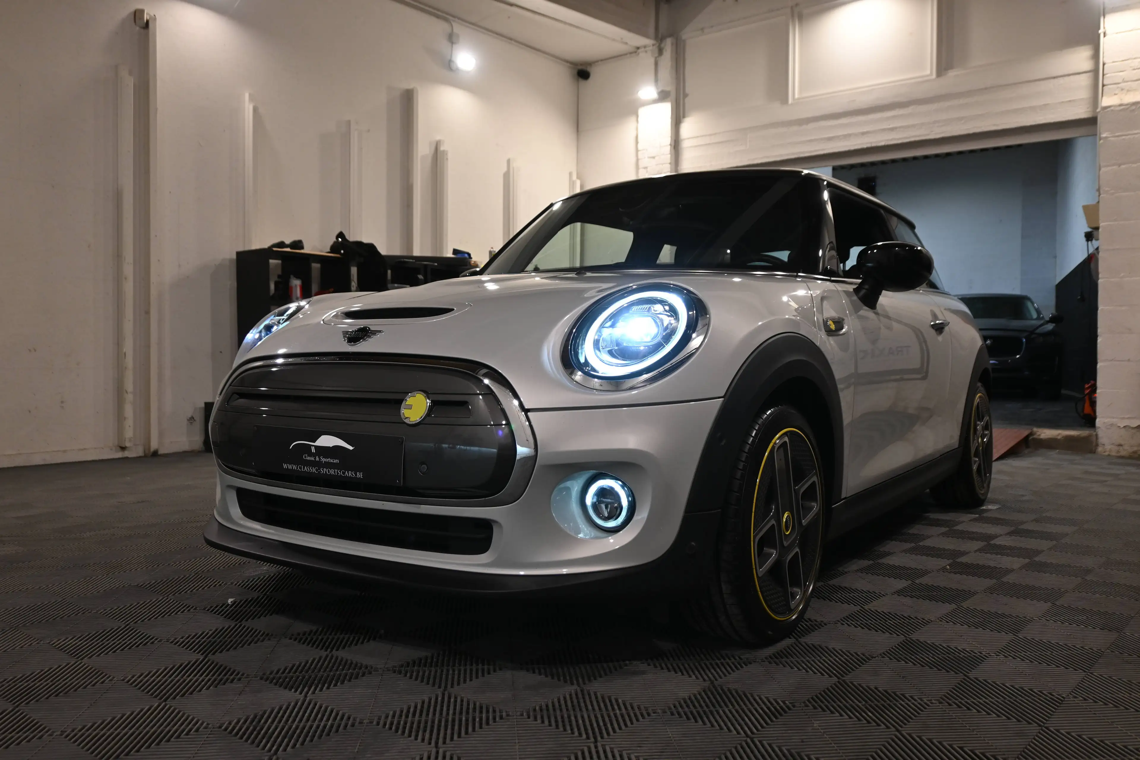 MINI Cooper SE e-Mini 28.9 kWh Cooper SE XL / CAMERA / HEAD UP / CARPLAY / ANDROID / LEDS / GPS NAVI / FULL OPTIONS !! — photo 3