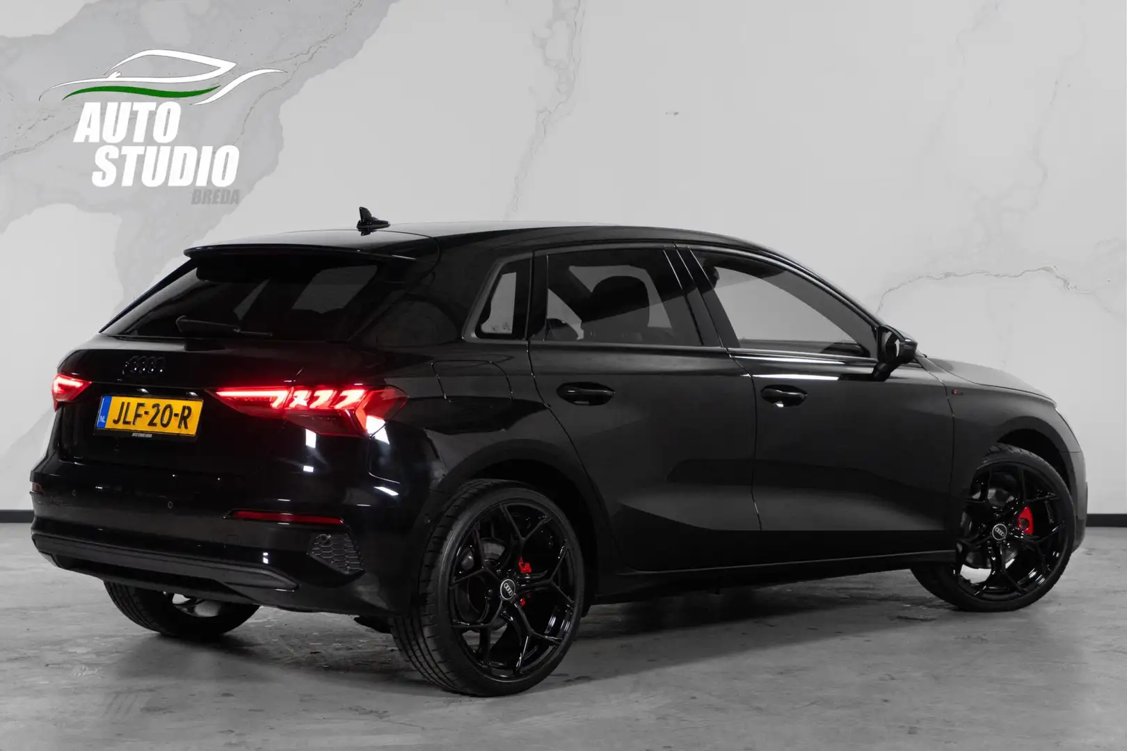Audi A3 Sportback 40 TFSI e | S-line | Matrix | Carplay | Zwart - 2