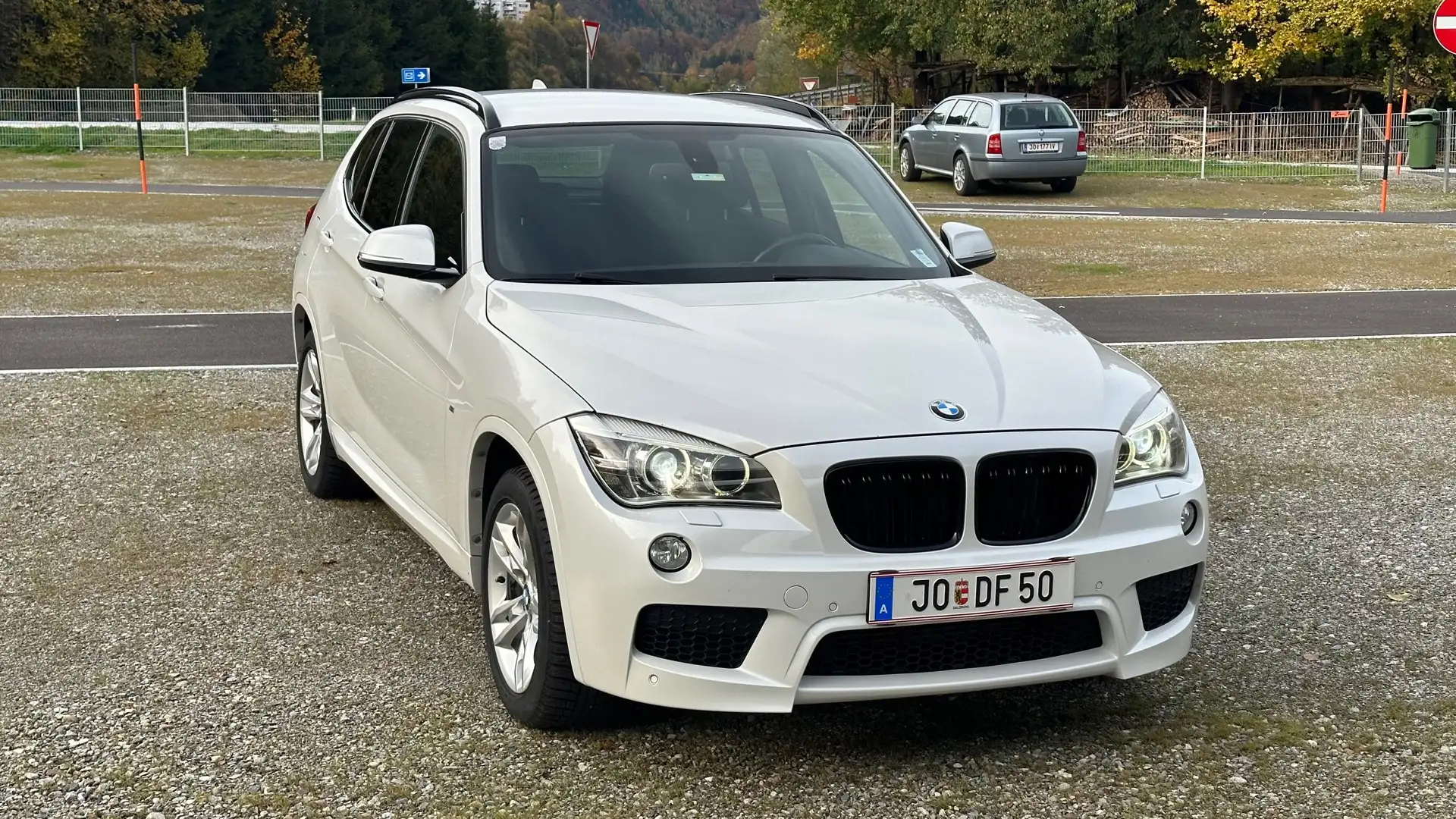 BMW X1 xDrive20d Aut. M-Paket Weiß - 1