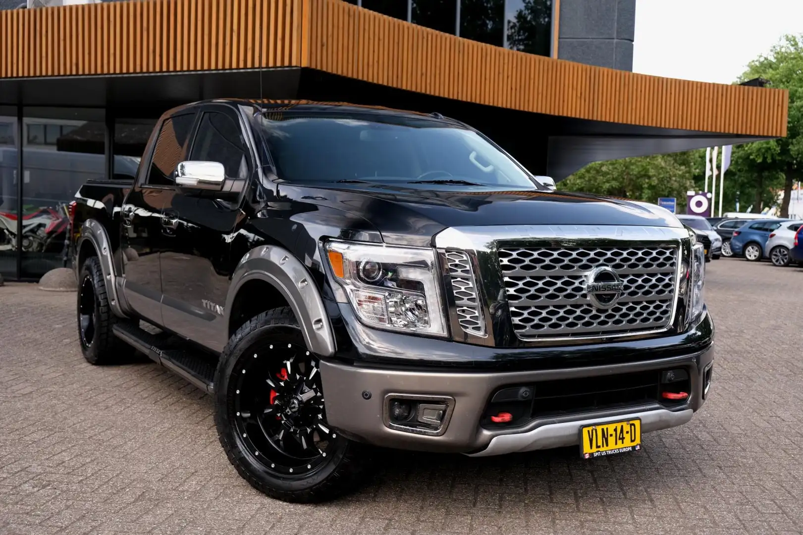 Nissan Titan 5.6L V8 4WD Platinum Reserve/Excl.BTW/LPG/Tow Hook Noir - 2