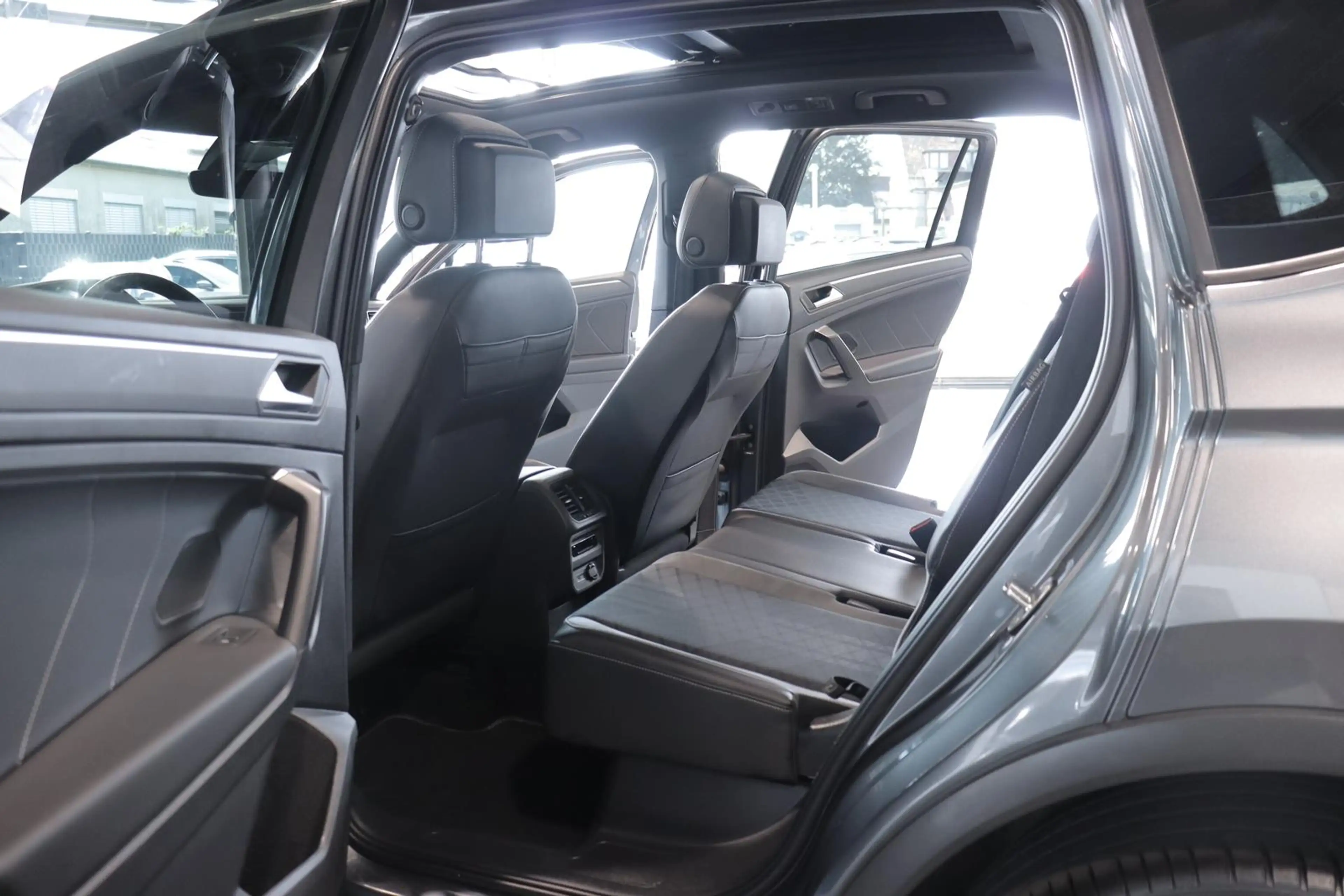 Volkswagen Tiguan Allspace 2.0 TDI R-Line 4Mot*PANO*7SITZER — photo 10