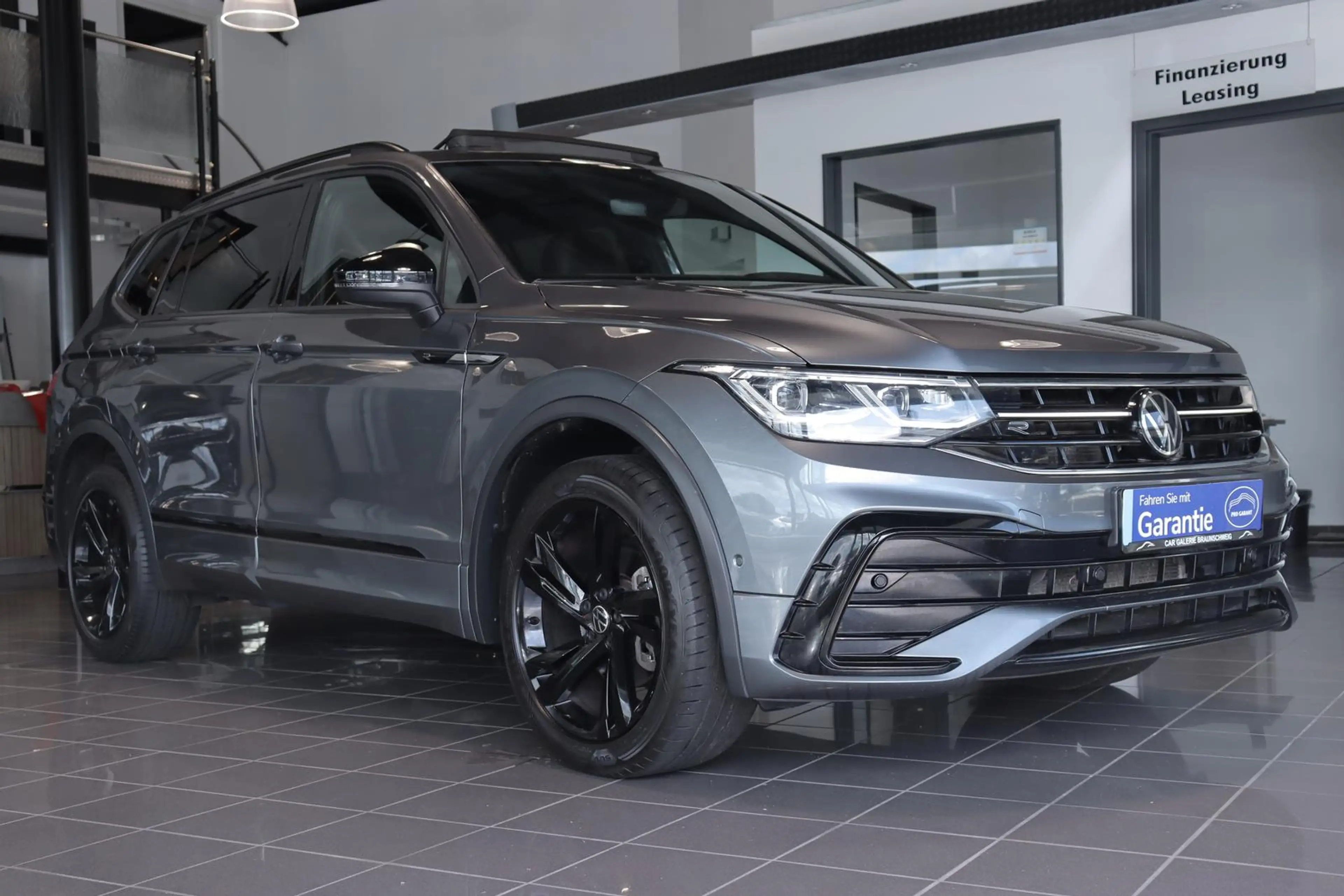 Volkswagen Tiguan Allspace 2.0 TDI R-Line 4Mot*PANO*7SITZER — photo 2