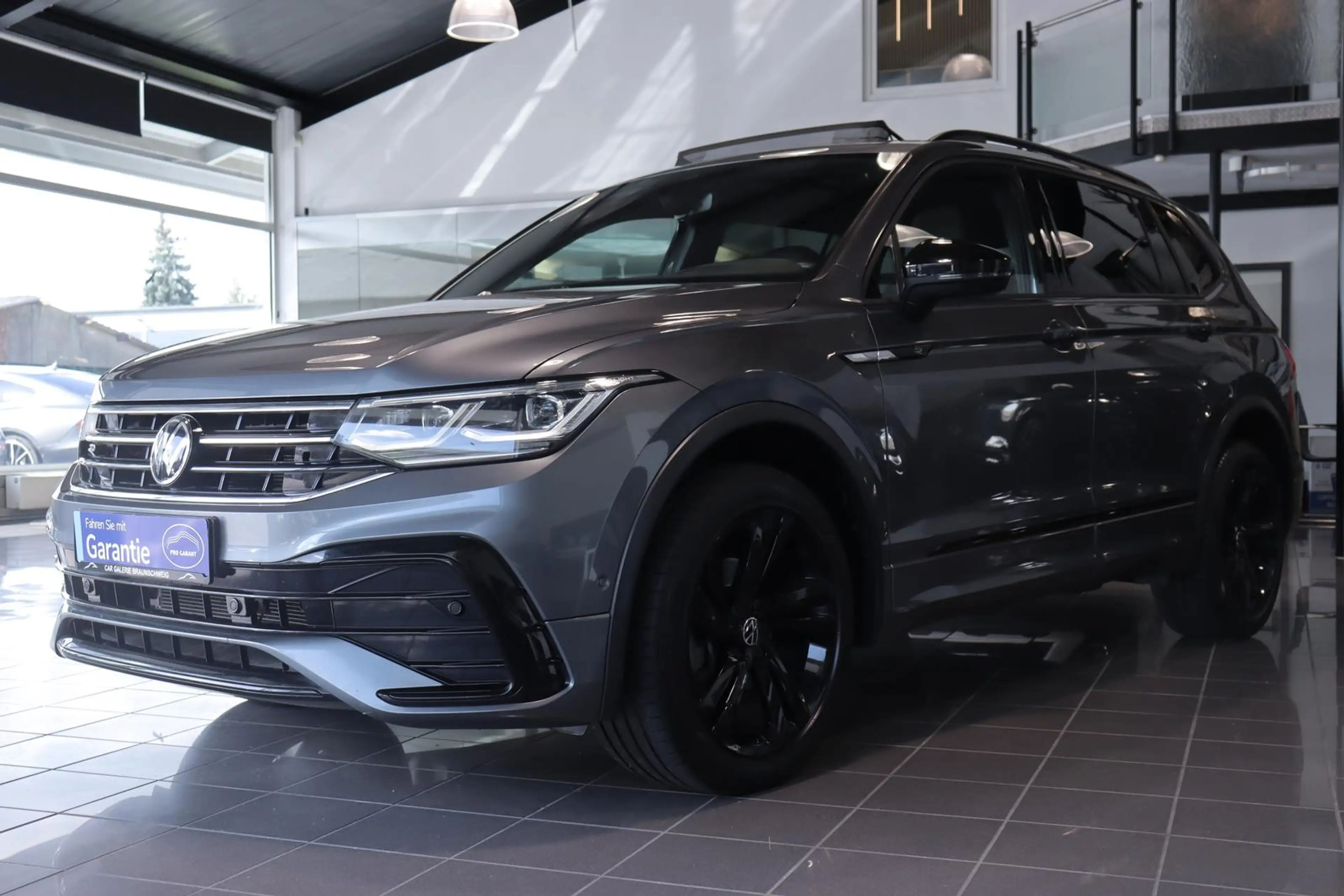 Volkswagen Tiguan Allspace 2.0 TDI R-Line 4Mot*PANO*7SITZER — photo 4
