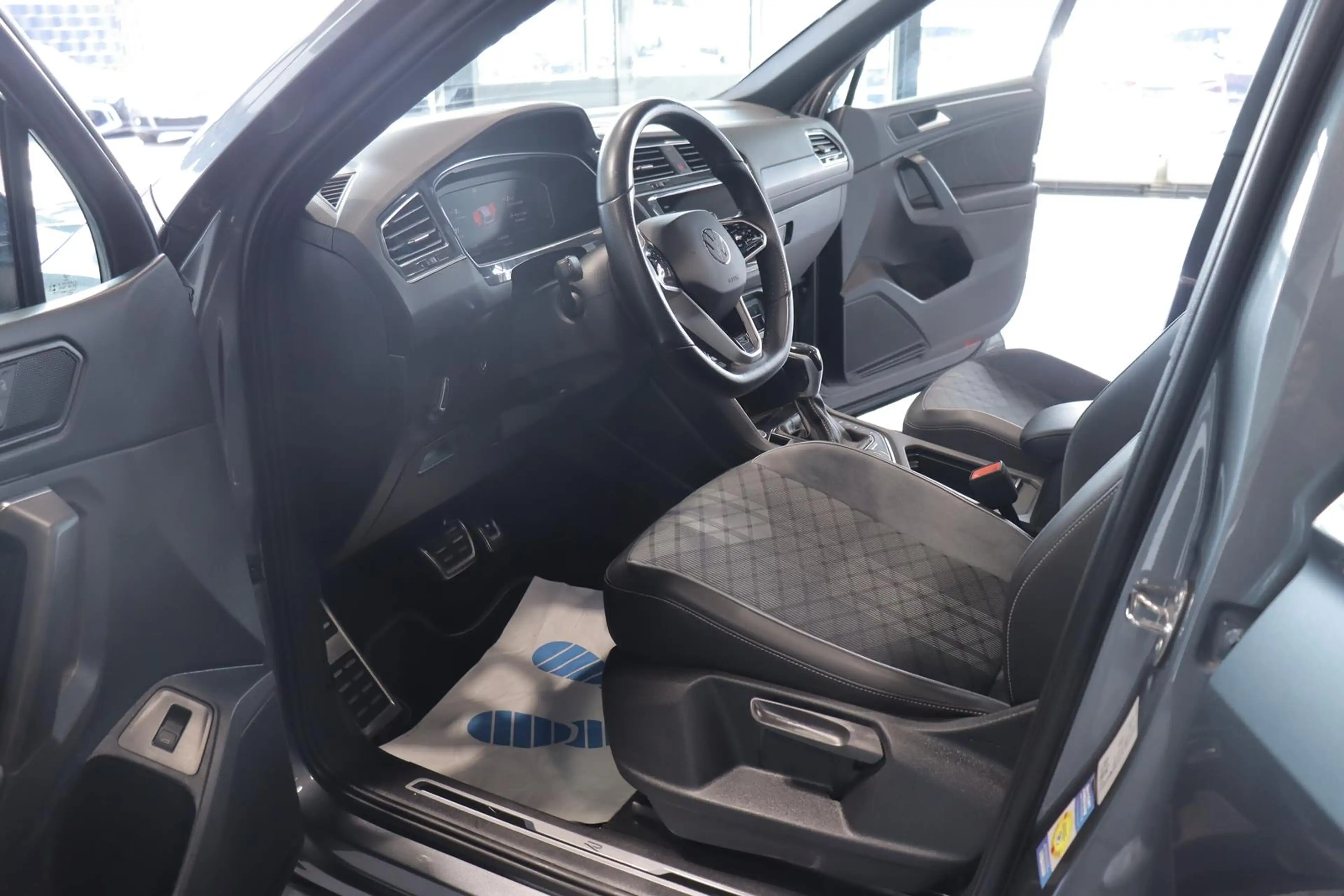 Volkswagen Tiguan Allspace 2.0 TDI R-Line 4Mot*PANO*7SITZER — photo 9