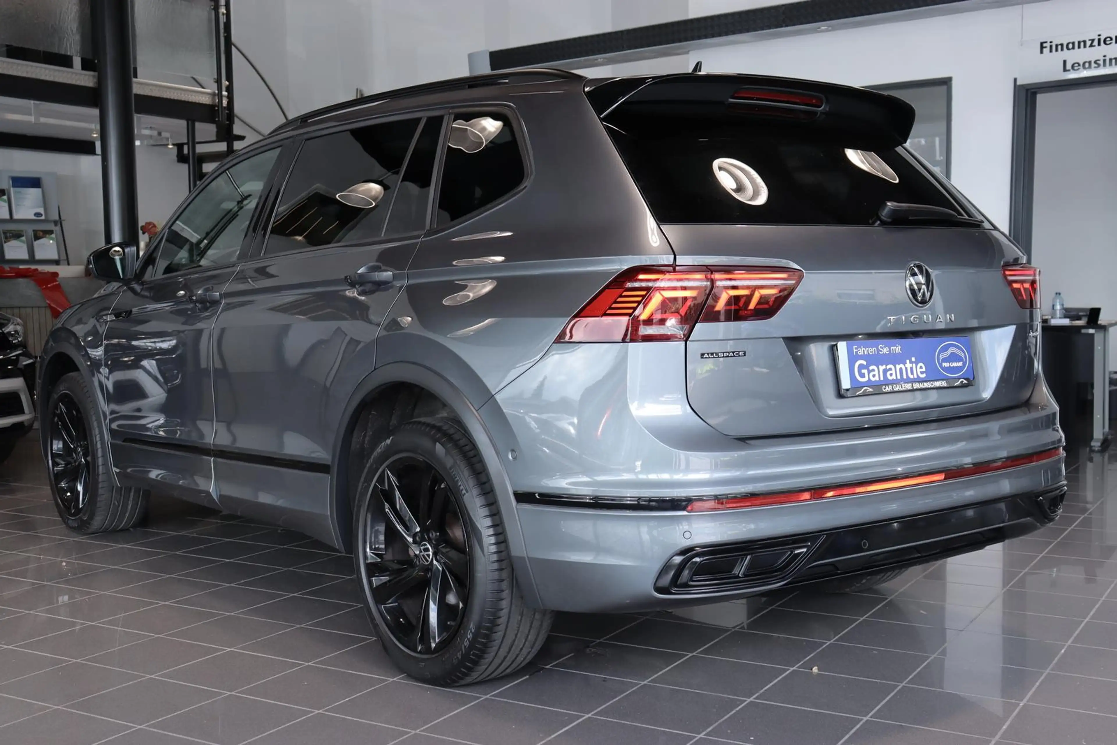 Volkswagen Tiguan Allspace 2.0 TDI R-Line 4Mot*PANO*7SITZER — photo 3