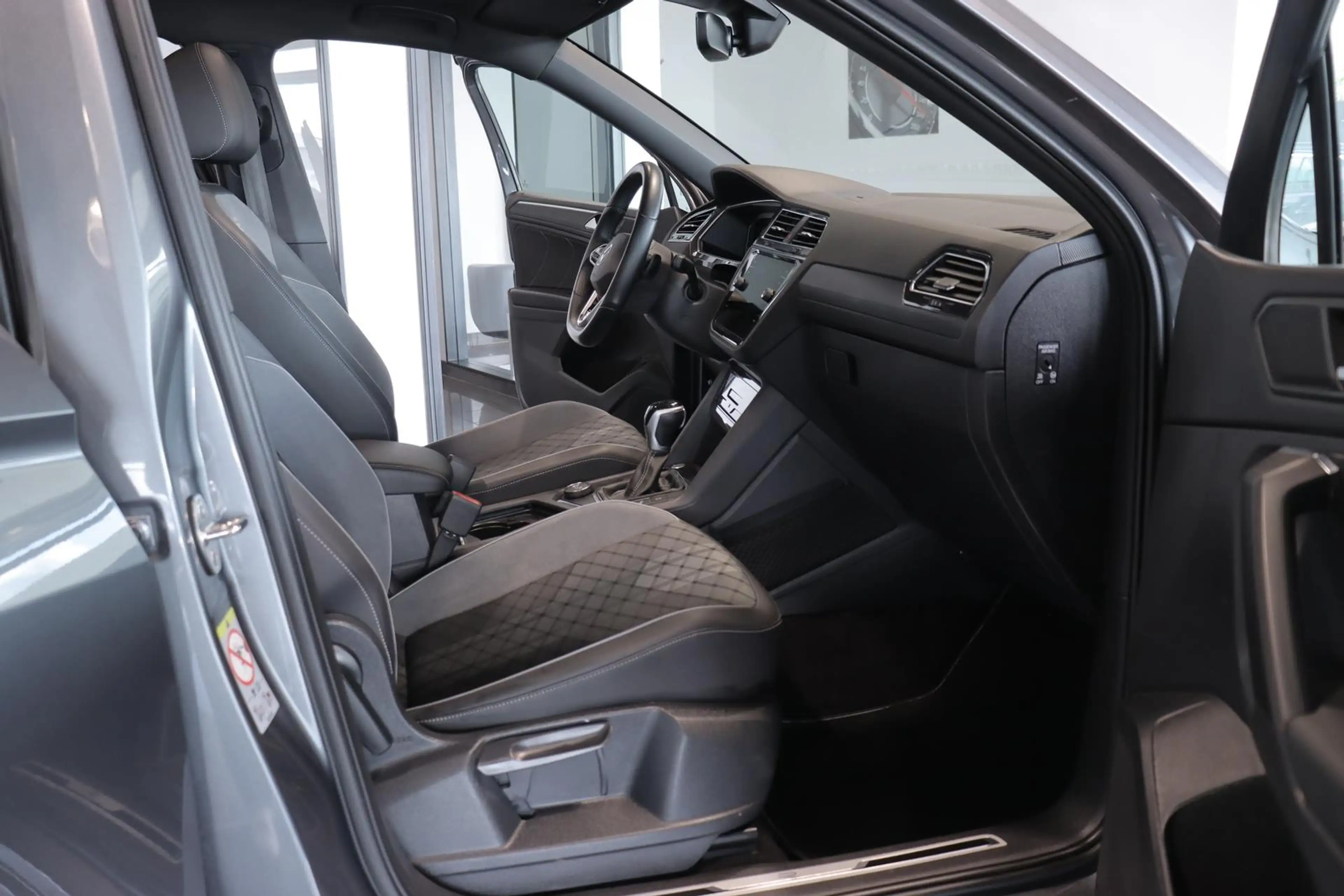 Volkswagen Tiguan Allspace 2.0 TDI R-Line 4Mot*PANO*7SITZER — photo 13