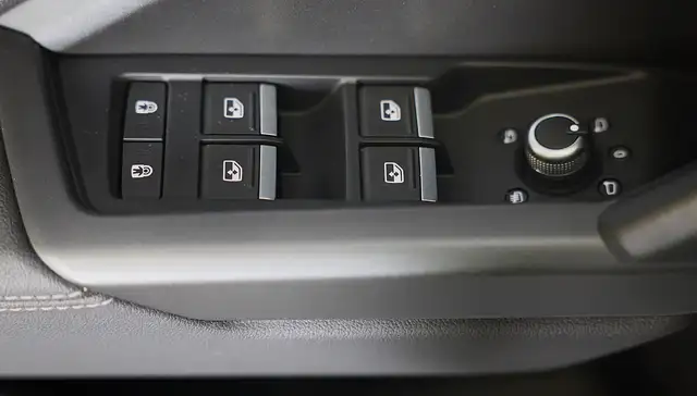 Audi Q3 view 14