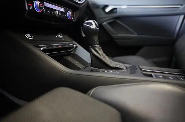 Audi Q3 view 13
