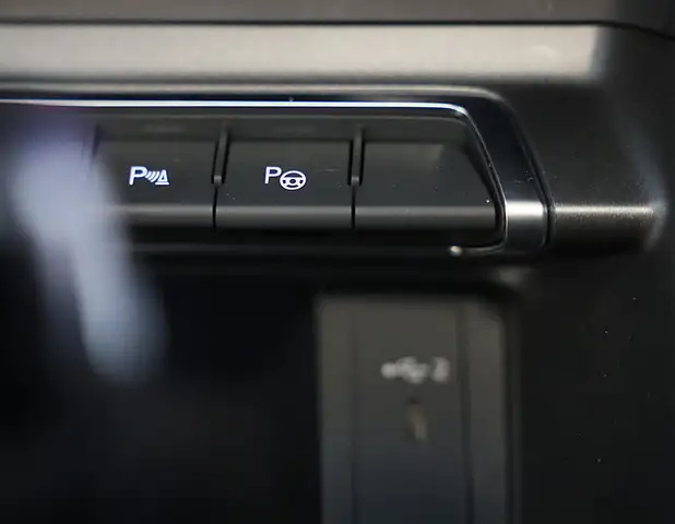 Audi Q3 view 22