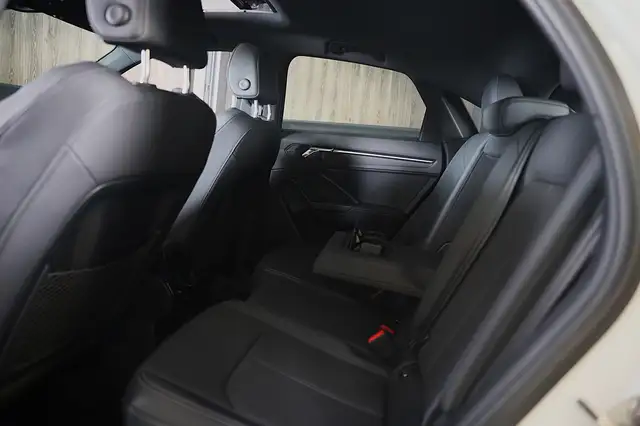 Audi Q3 view 15