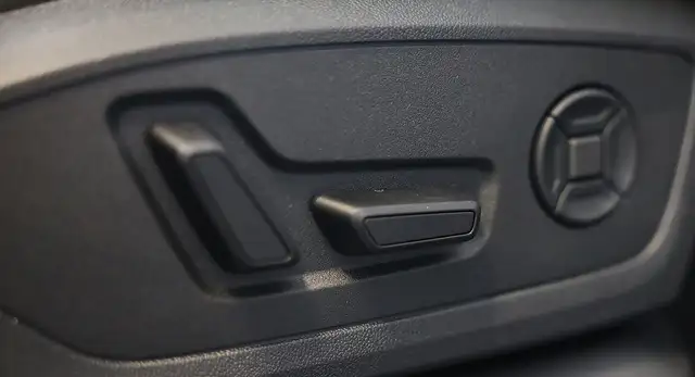 Audi Q3 view 21