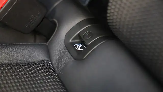 Audi Q3 view 25