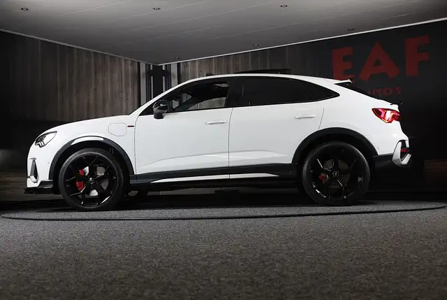 Audi Q3 view 30