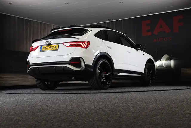 Audi Q3 view 5